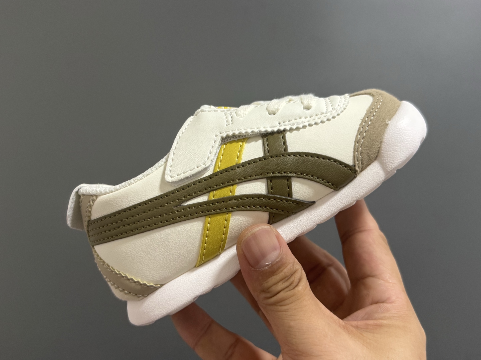 图片[6]-新色 亚瑟士鬼冢虎飞机翼魔术贴婴童休闲鞋 尺码：22.5-28.5码 经典亚瑟士婴童款🆕 优质皮料，质感满满💯 飞翼式魔术贴设计，穿脱超方便✌🏻-选品中心