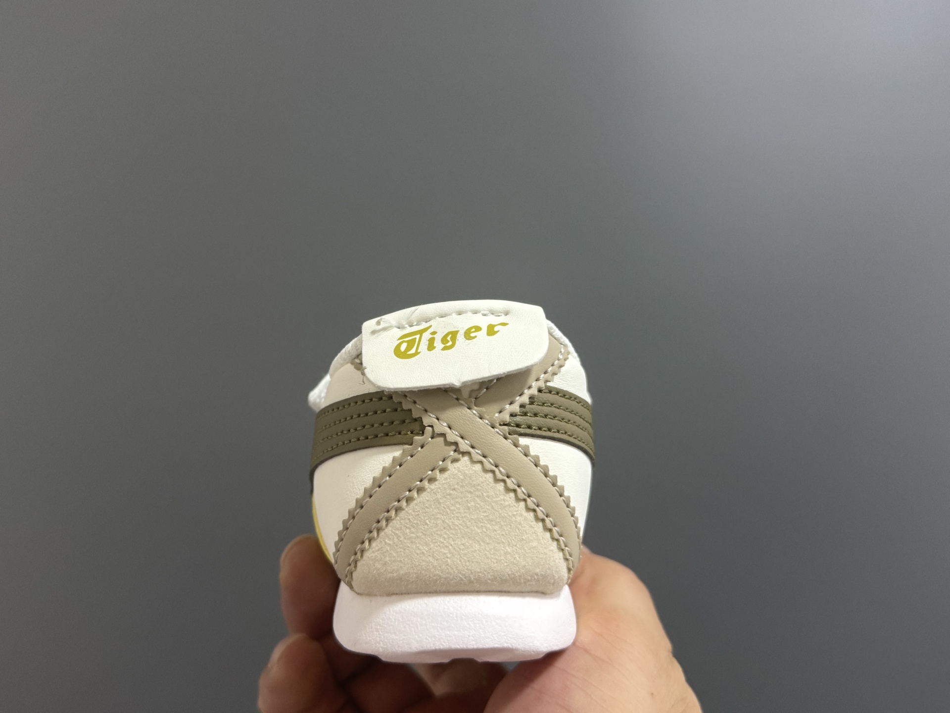 图片[7]-新色 亚瑟士鬼冢虎飞机翼魔术贴婴童休闲鞋 尺码：22.5-28.5码 经典亚瑟士婴童款🆕 优质皮料，质感满满💯 飞翼式魔术贴设计，穿脱超方便✌🏻-选品中心