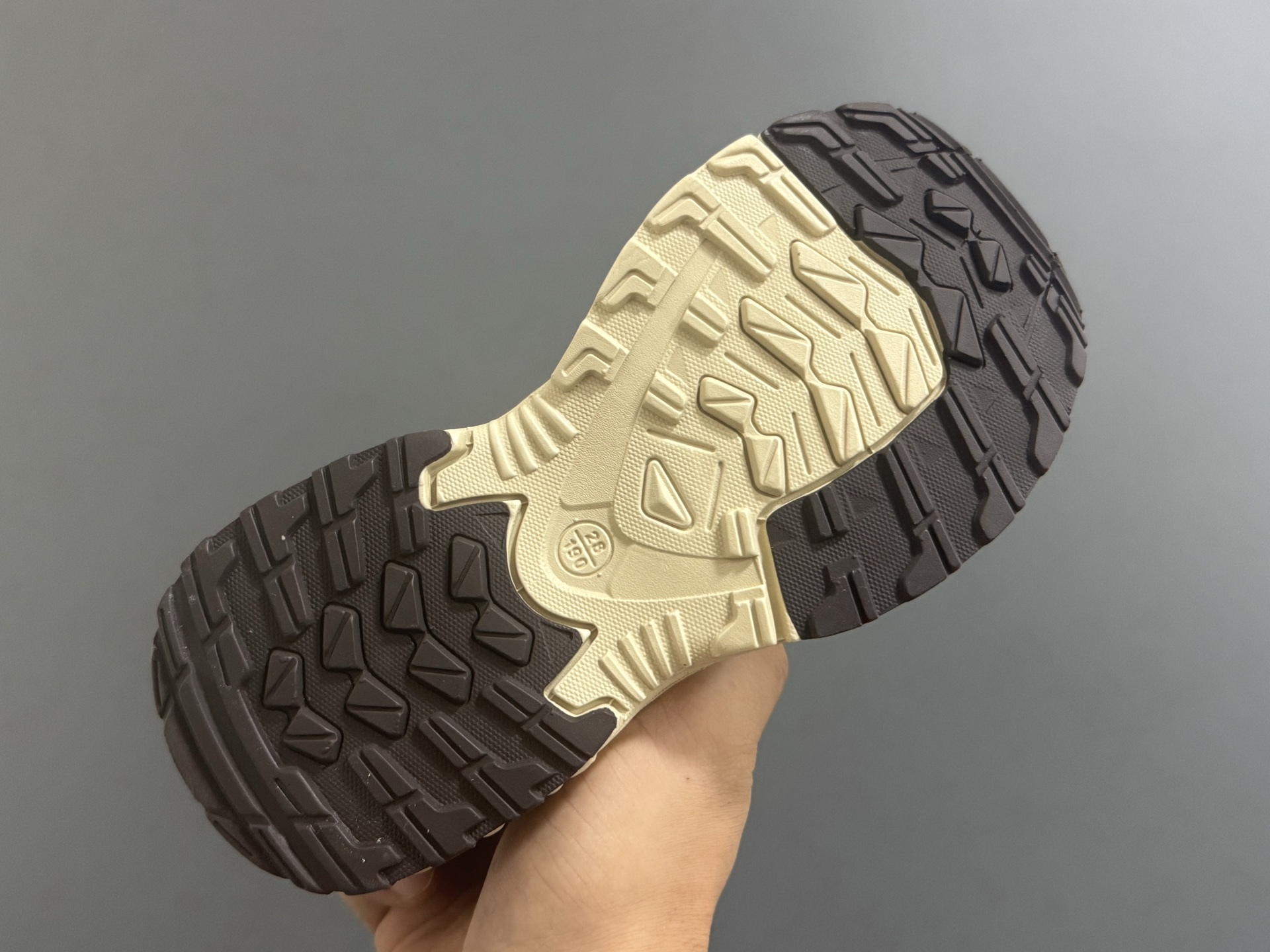 图片[5]-海外版萨家新款3D锁扣儿童运动鞋 尺码：26-37码 经典萨洛蒙3D系列 锁扣设计，穿脱方便✌🏻 耐磨防滑大底，脚感超赞👍🏻-选品中心