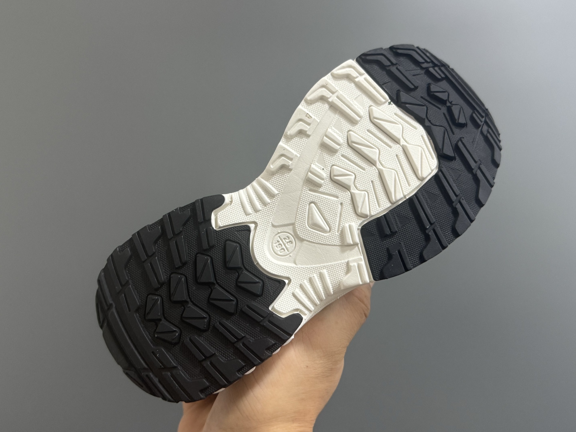 图片[5]-海外版萨家新款3D锁扣儿童运动鞋 尺码：26-37码 经典萨洛蒙3D系列 锁扣设计，穿脱方便✌🏻 耐磨防滑大底，脚感超赞👍🏻-选品中心