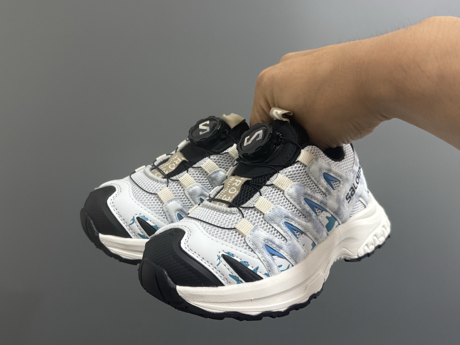 图片[2]-海外版萨家新款3D锁扣儿童运动鞋 尺码：26-37码 经典萨洛蒙3D系列 锁扣设计，穿脱方便✌🏻 耐磨防滑大底，脚感超赞👍🏻-选品中心