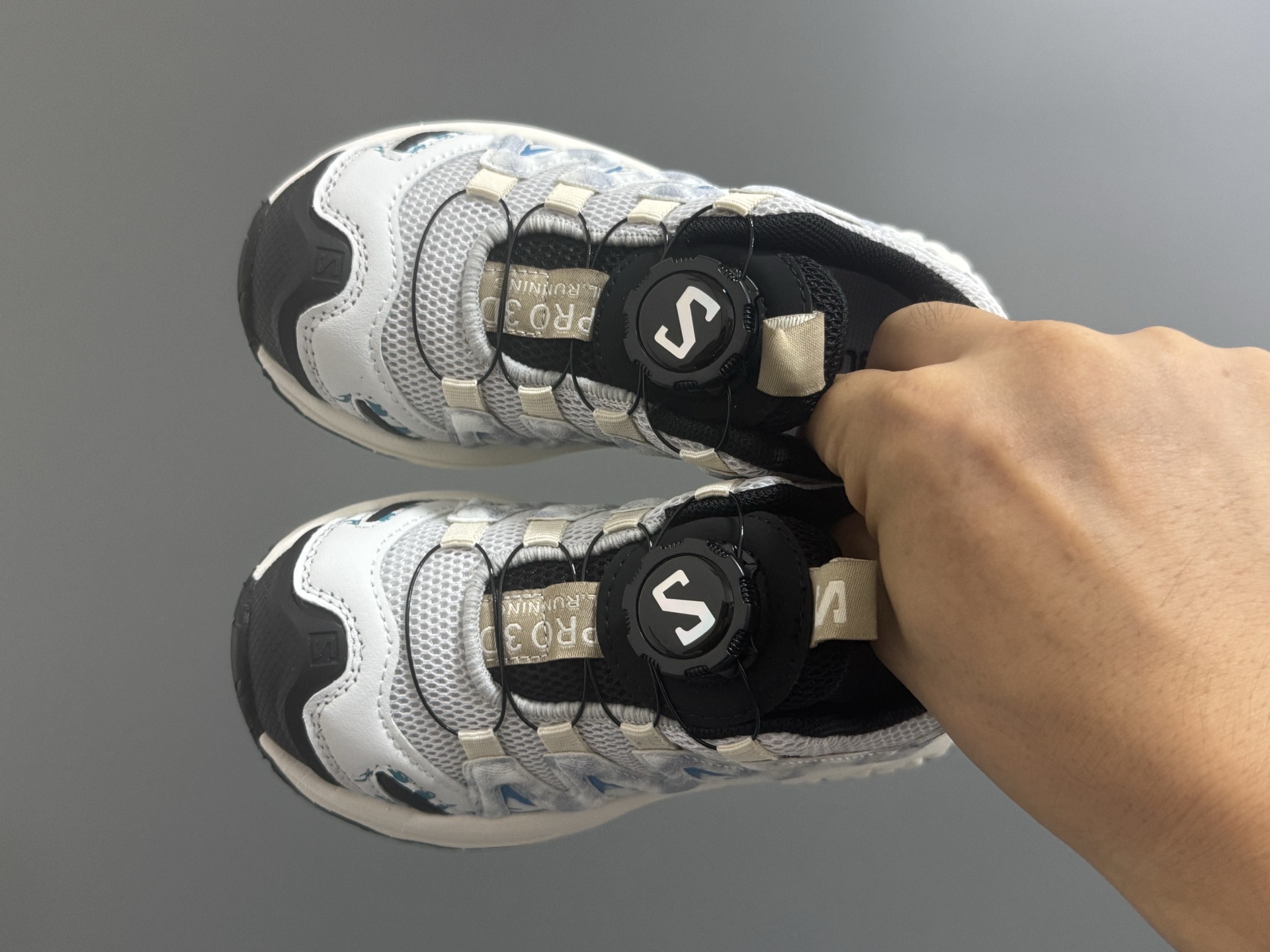 海外版萨家新款3D锁扣儿童运动鞋 尺码：26-37码 经典萨洛蒙3D系列 锁扣设计，穿脱方便✌🏻 耐磨防滑大底，脚感超赞👍🏻-选品中心