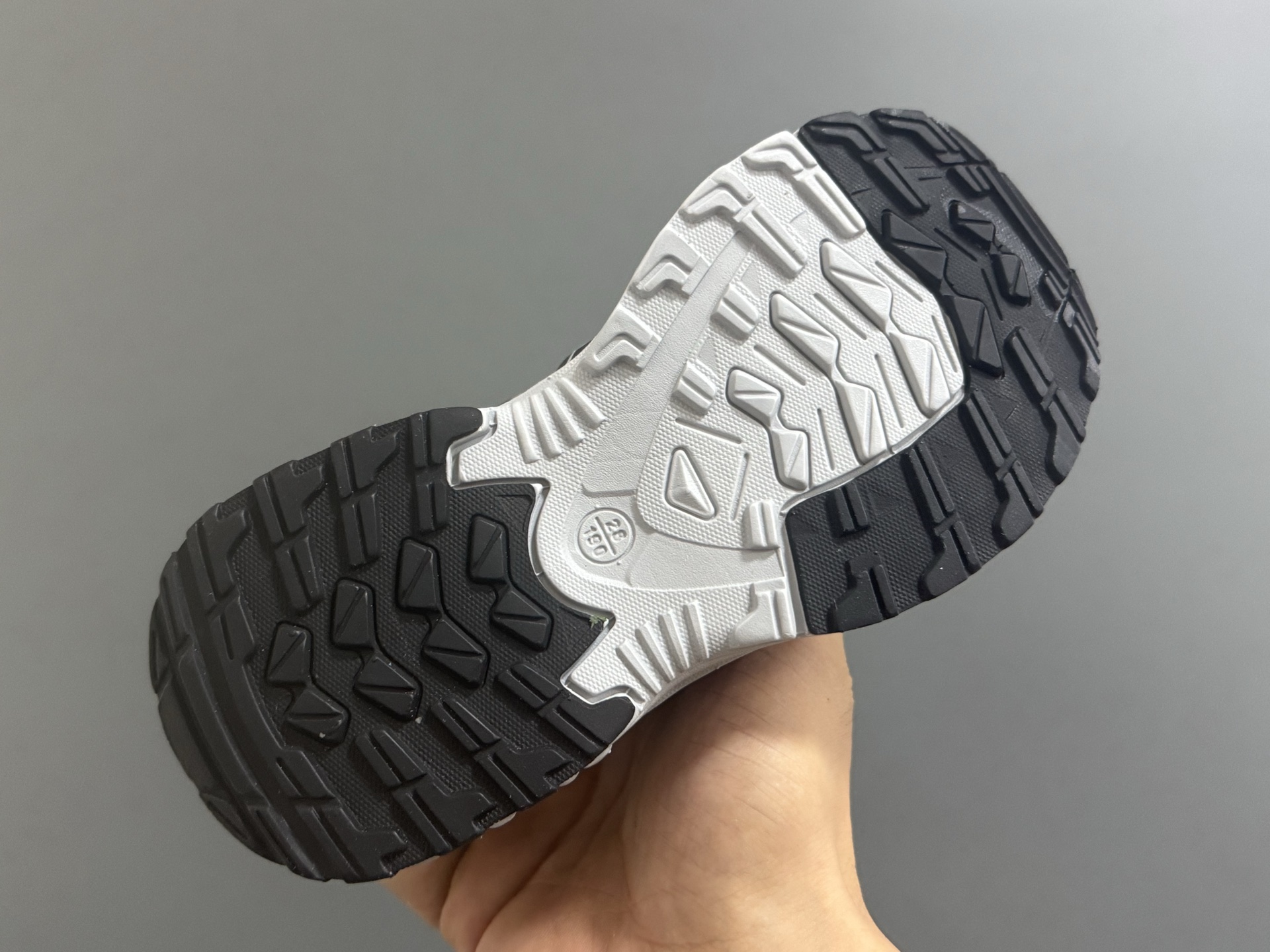 图片[5]-海外版萨家新款3D锁扣儿童运动鞋 尺码：26-37码 经典萨洛蒙3D系列 锁扣设计，穿脱方便✌🏻 耐磨防滑大底，脚感超赞👍🏻-选品中心