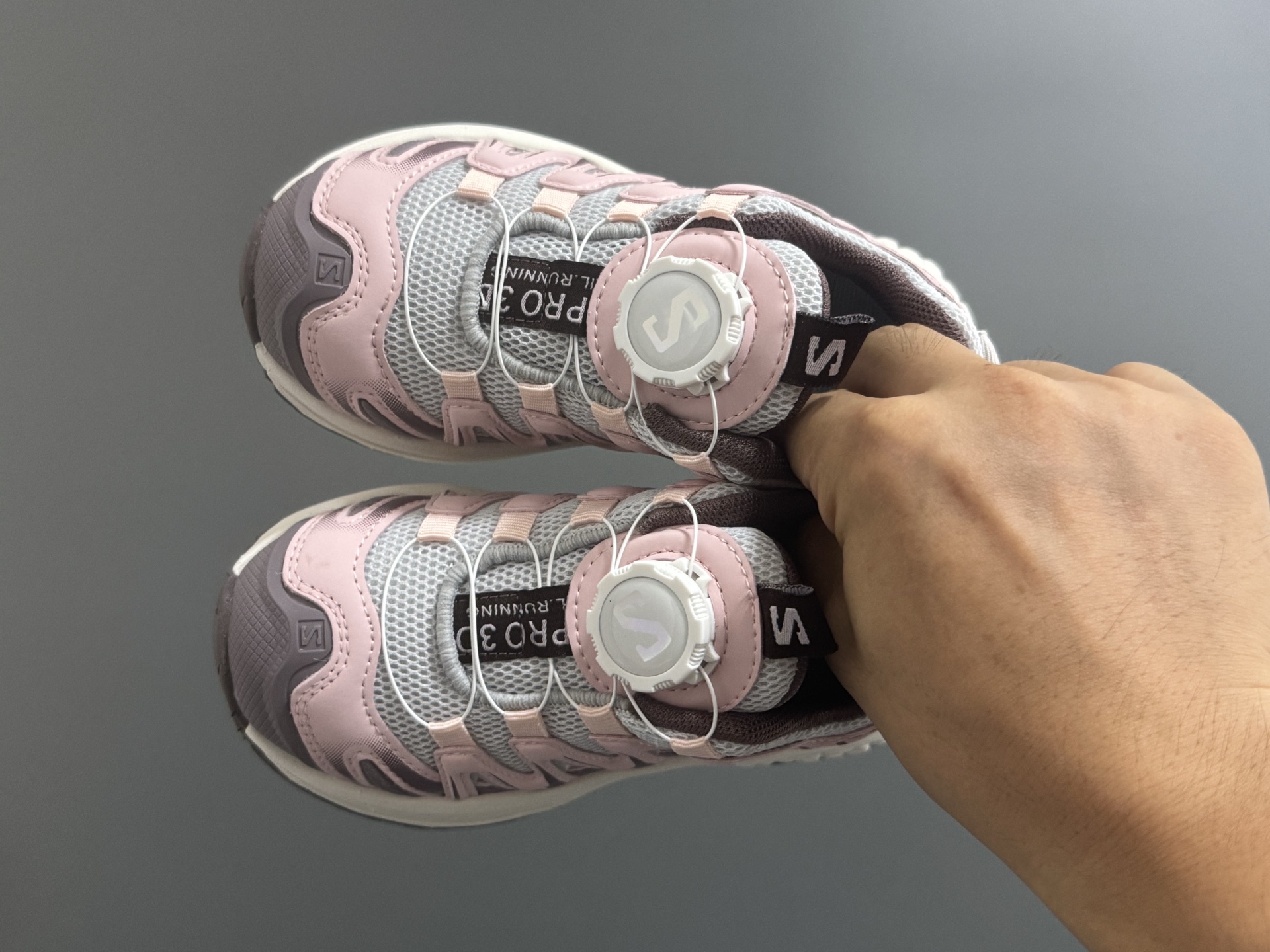 海外版萨家新款3D锁扣儿童运动鞋 尺码：26-37码 经典萨洛蒙3D系列 锁扣设计，穿脱方便✌🏻 耐磨防滑大底，脚感超赞👍🏻-选品中心