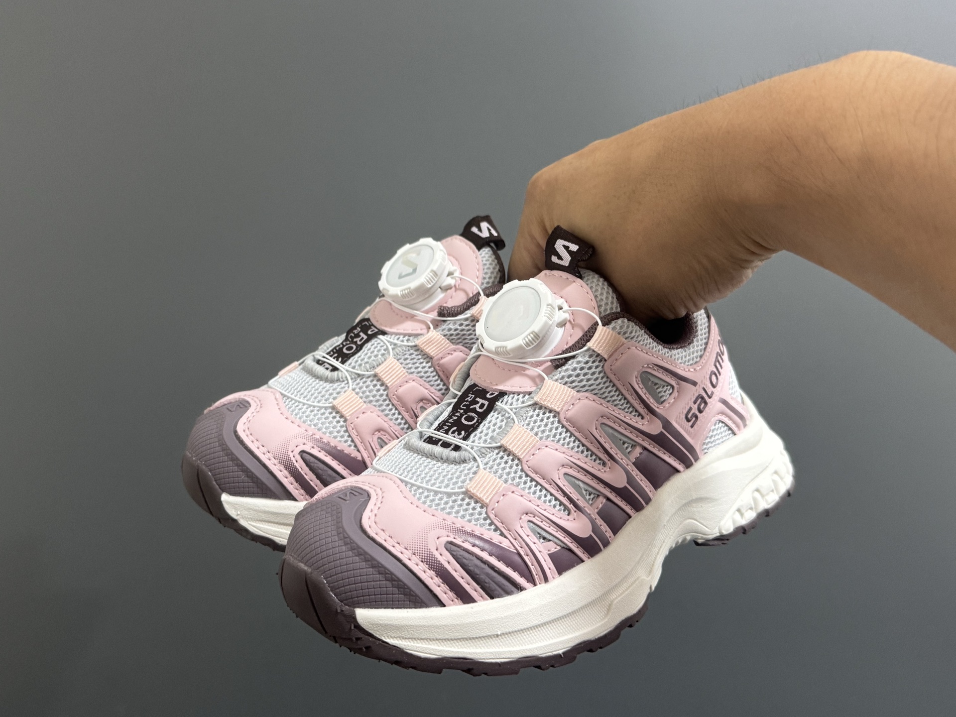 图片[2]-海外版萨家新款3D锁扣儿童运动鞋 尺码：26-37码 经典萨洛蒙3D系列 锁扣设计，穿脱方便✌🏻 耐磨防滑大底，脚感超赞👍🏻-选品中心