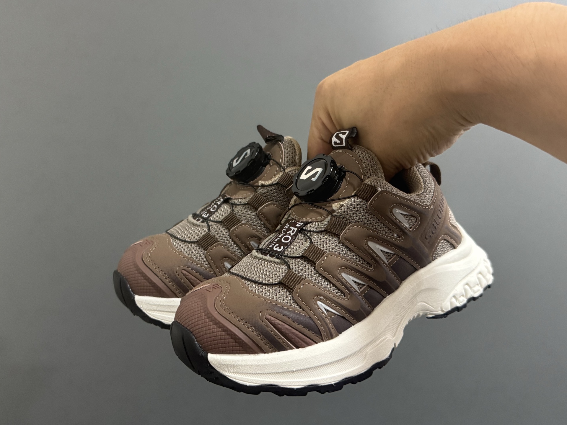 图片[2]-海外版萨家新款3D锁扣儿童运动鞋 尺码：26-37码 经典萨洛蒙3D系列 锁扣设计，穿脱方便✌🏻 耐磨防滑大底，脚感超赞👍🏻-选品中心