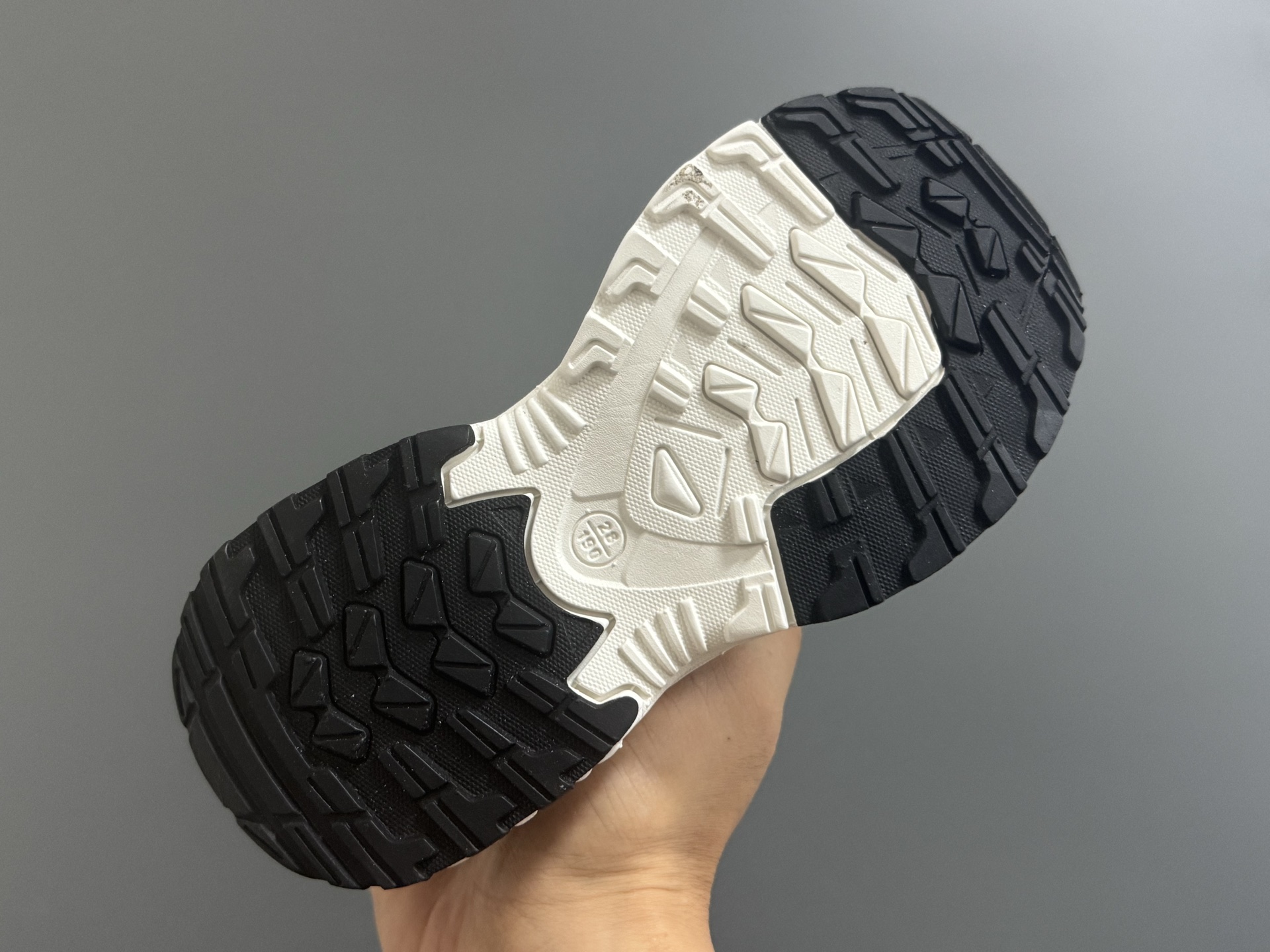 图片[5]-海外版萨家新款3D锁扣儿童运动鞋 尺码：26-37码 经典萨洛蒙3D系列 锁扣设计，穿脱方便✌🏻 耐磨防滑大底，脚感超赞👍🏻-选品中心