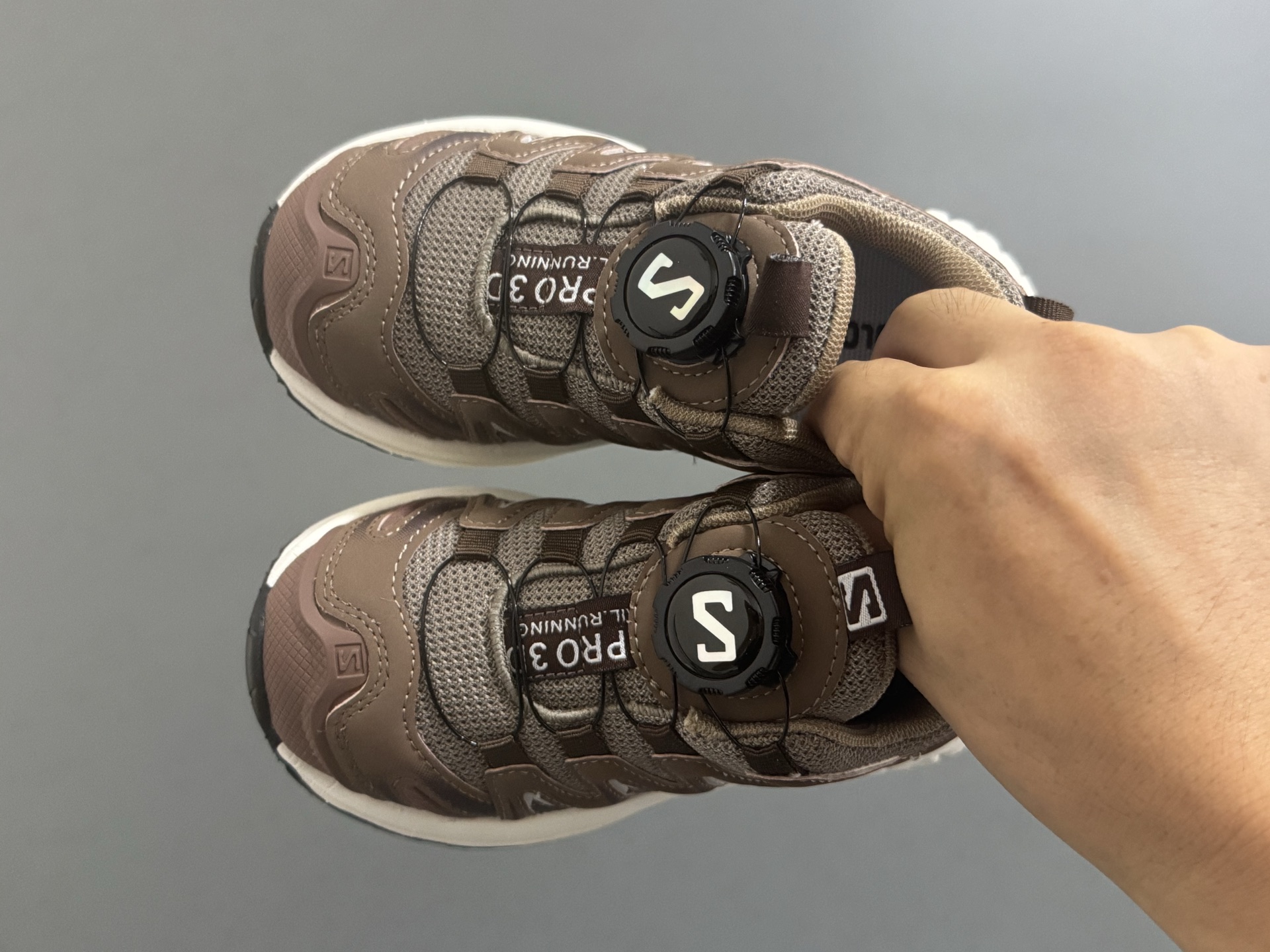 海外版萨家新款3D锁扣儿童运动鞋 尺码：26-37码 经典萨洛蒙3D系列 锁扣设计，穿脱方便✌🏻 耐磨防滑大底，脚感超赞👍🏻-选品中心