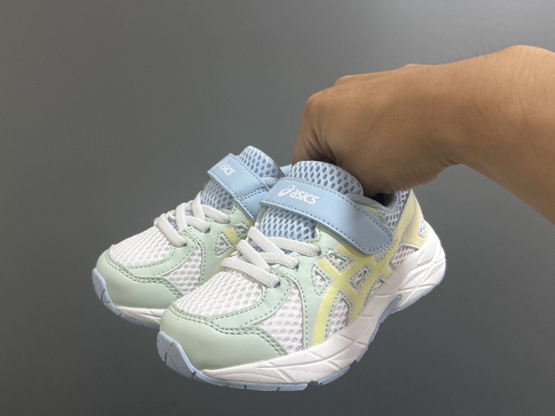 图片[2]-YSS新款JOG儿童魔术贴运动鞋 尺码：22-37码 经典Asics款式🆕 魔术贴➕松紧带设计，穿脱方便✌🏻 优质面料拼接，质感满满💯 原装耐磨防滑大底，脚感超赞👍🏻-选品中心