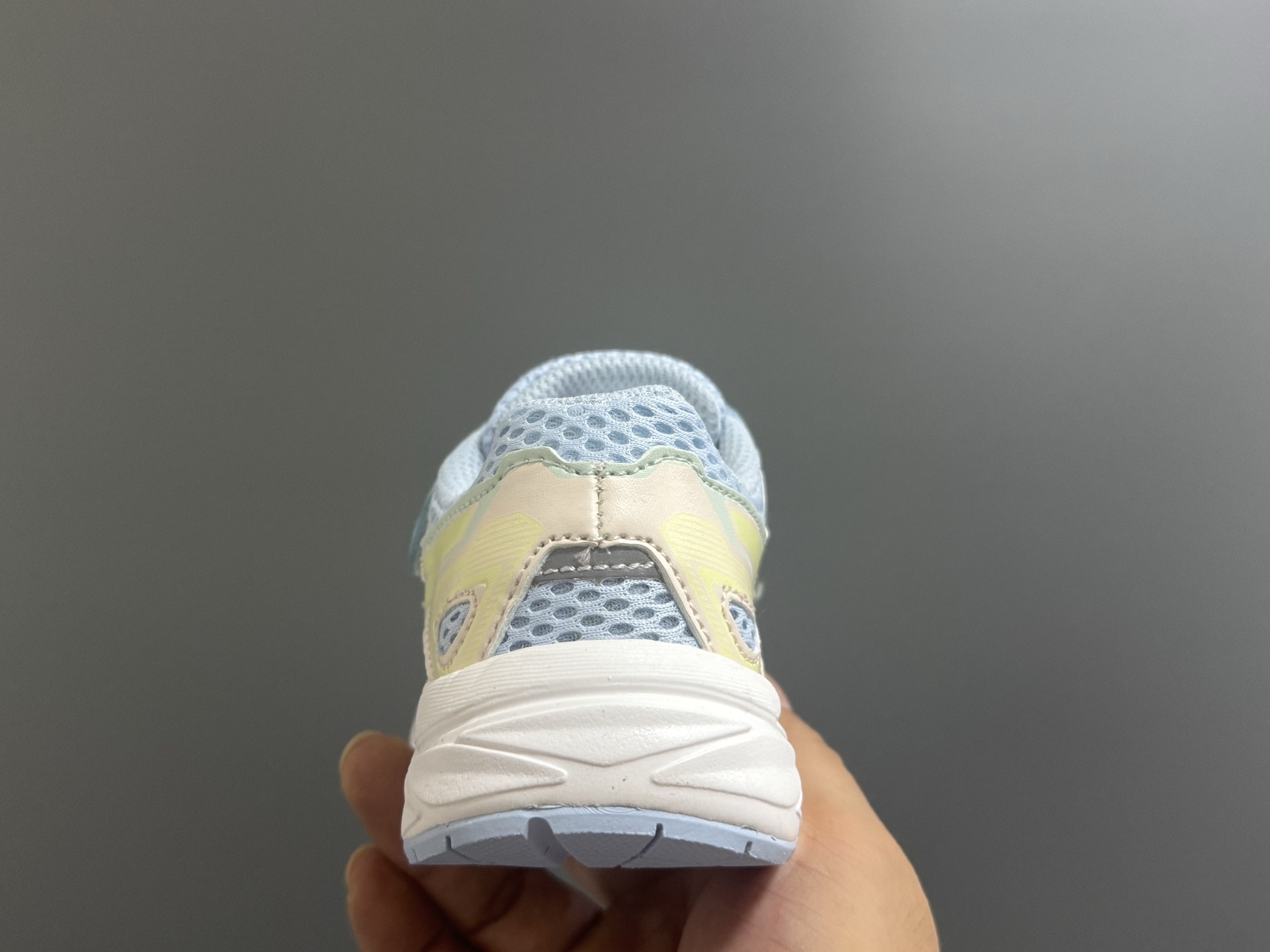 图片[7]-YSS新款JOG儿童魔术贴运动鞋 尺码：22-37码 经典Asics款式🆕 魔术贴➕松紧带设计，穿脱方便✌🏻 优质面料拼接，质感满满💯 原装耐磨防滑大底，脚感超赞👍🏻-选品中心