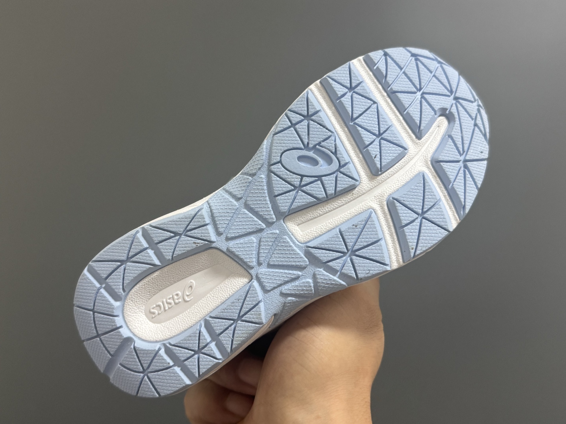 图片[5]-YSS新款JOG儿童魔术贴运动鞋 尺码：22-37码 经典Asics款式🆕 魔术贴➕松紧带设计，穿脱方便✌🏻 优质面料拼接，质感满满💯 原装耐磨防滑大底，脚感超赞👍🏻-选品中心