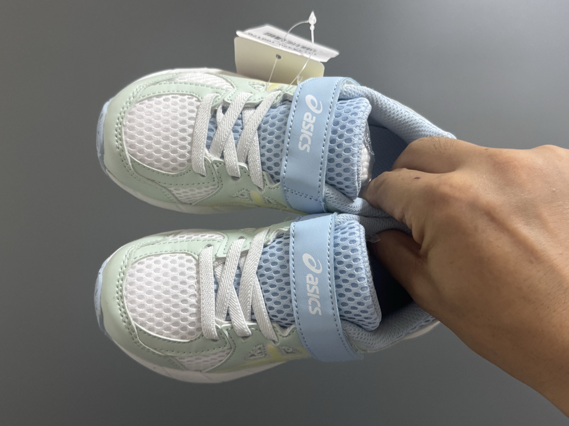 YSS新款JOG儿童魔术贴运动鞋 尺码：22-37码 经典Asics款式🆕 魔术贴➕松紧带设计，穿脱方便✌🏻 优质面料拼接，质感满满💯 原装耐磨防滑大底，脚感超赞👍🏻-选品中心