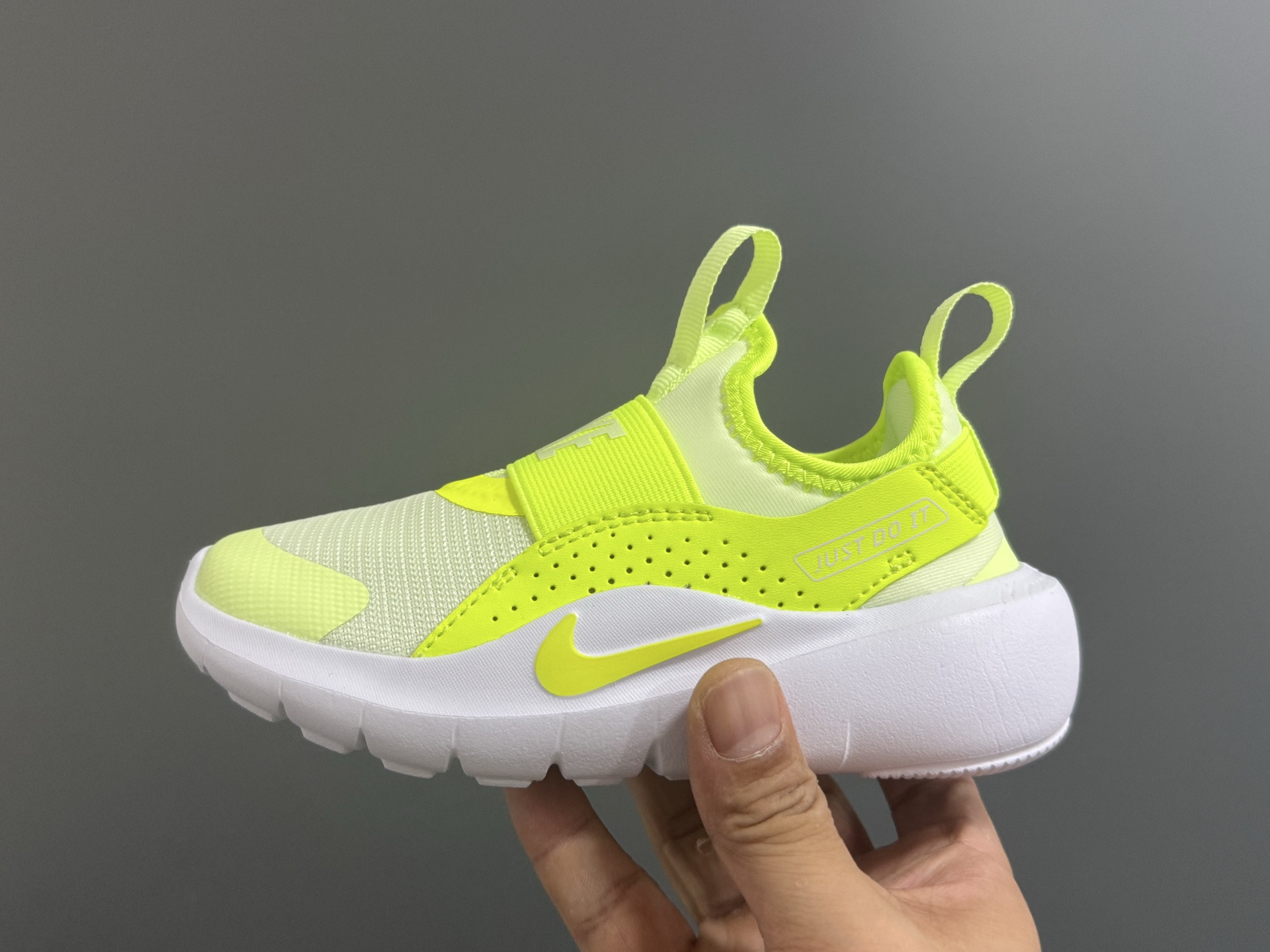 图片[4]-NK新款赤足4代儿童运动鞋 尺码：24-37码 经典赤足4代🆕 优质面料拼接，舒适又实用☁️ 一脚蹬款式设计，穿脱超方便✌🏻 原装耐磨防滑大底，脚感不言而喻✔️-选品中心