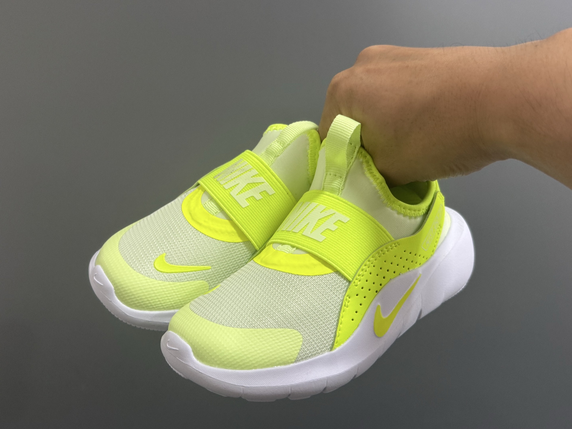 图片[2]-NK新款赤足4代儿童运动鞋 尺码：24-37码 经典赤足4代🆕 优质面料拼接，舒适又实用☁️ 一脚蹬款式设计，穿脱超方便✌🏻 原装耐磨防滑大底，脚感不言而喻✔️-选品中心