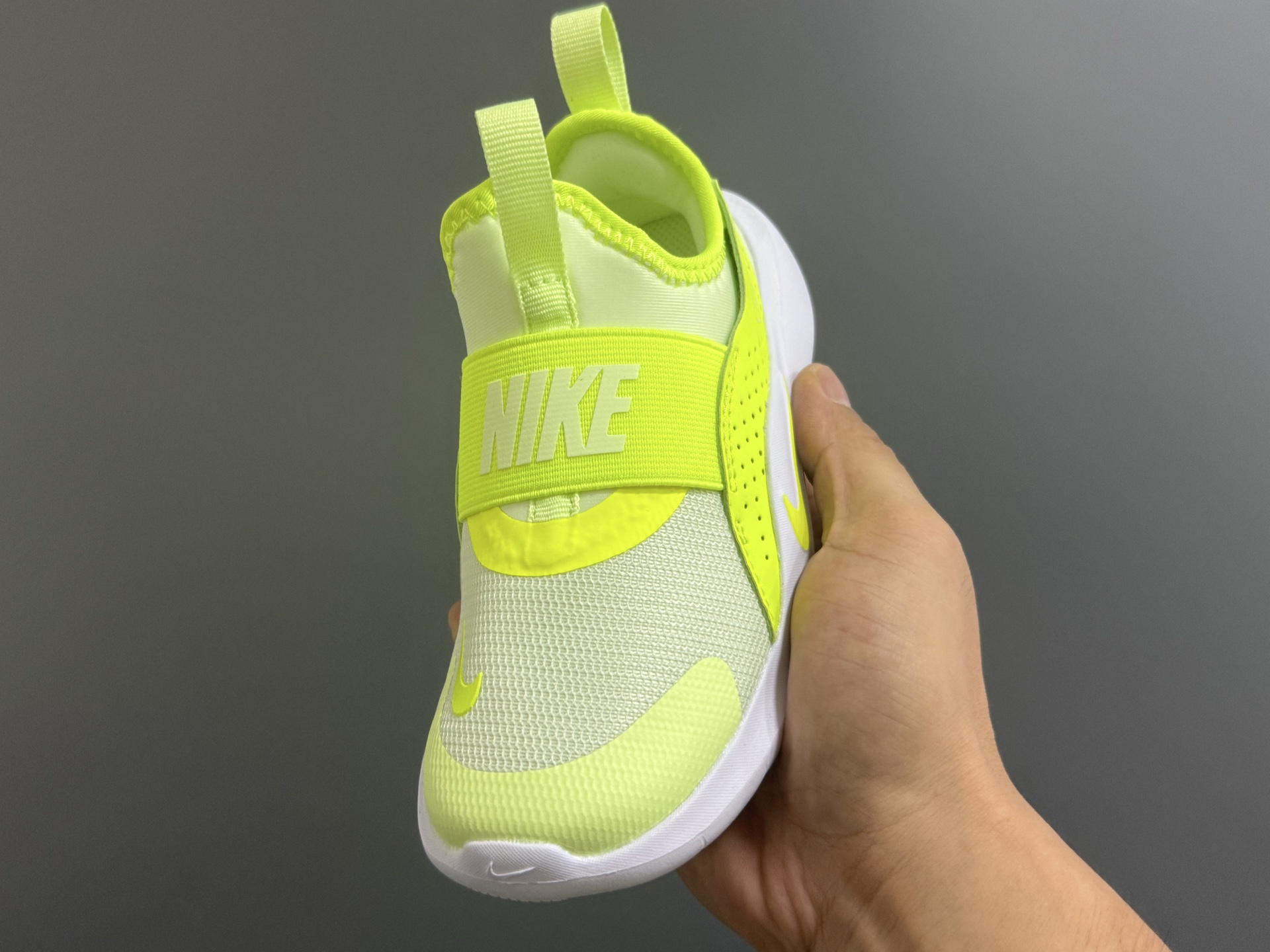 图片[3]-NK新款赤足4代儿童运动鞋 尺码：24-37码 经典赤足4代🆕 优质面料拼接，舒适又实用☁️ 一脚蹬款式设计，穿脱超方便✌🏻 原装耐磨防滑大底，脚感不言而喻✔️-选品中心