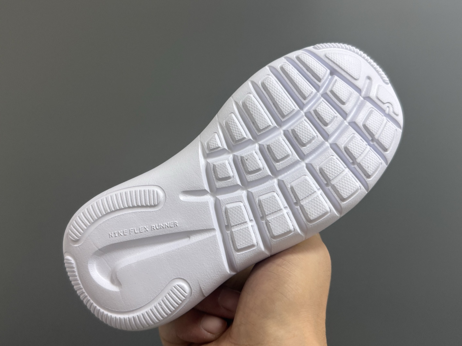 图片[5]-NK新款赤足4代儿童运动鞋 尺码：24-37码 经典赤足4代🆕 优质面料拼接，舒适又实用☁️ 一脚蹬款式设计，穿脱超方便✌🏻 原装耐磨防滑大底，脚感不言而喻✔️-选品中心