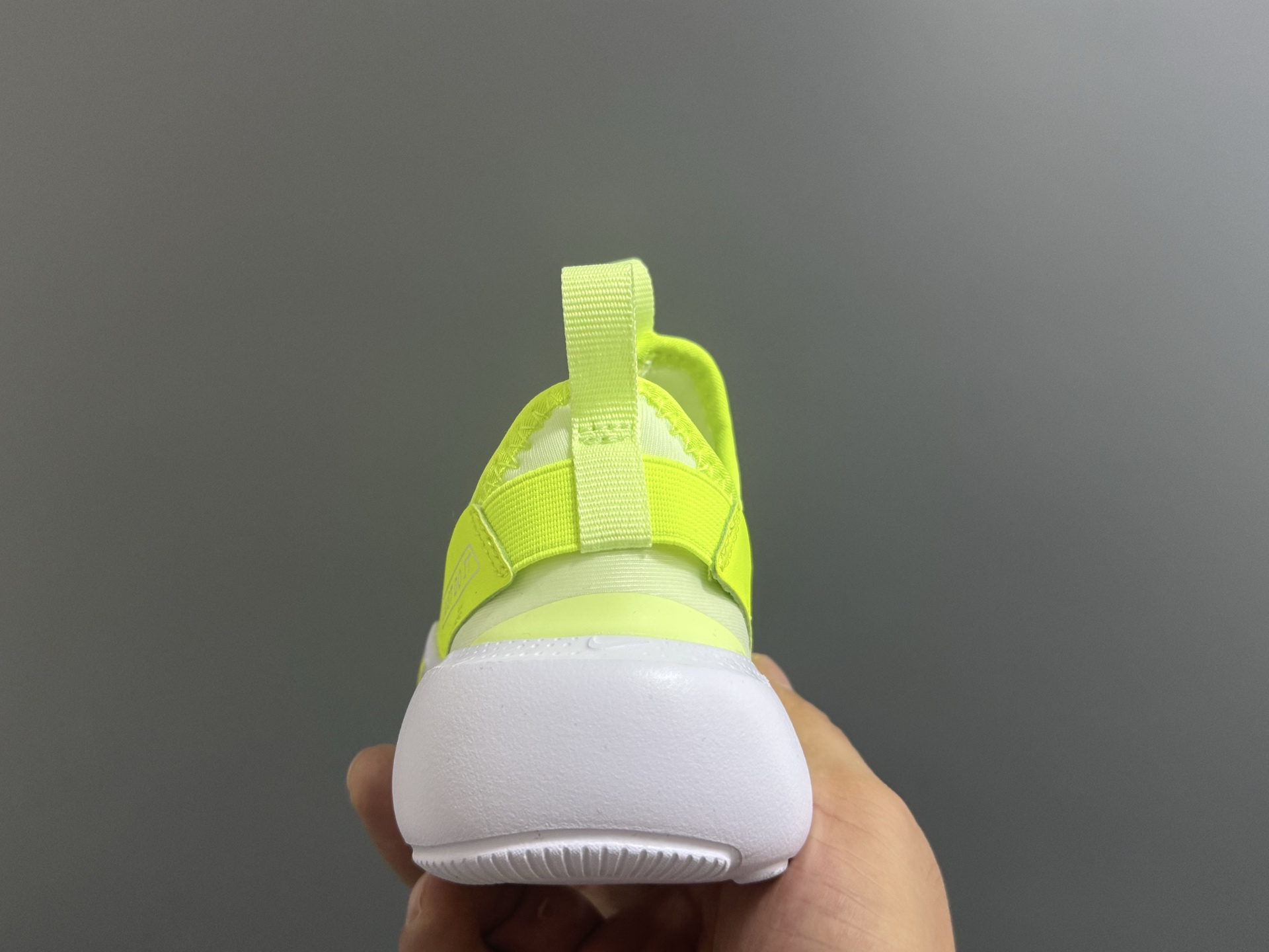 图片[7]-NK新款赤足4代儿童运动鞋 尺码：24-37码 经典赤足4代🆕 优质面料拼接，舒适又实用☁️ 一脚蹬款式设计，穿脱超方便✌🏻 原装耐磨防滑大底，脚感不言而喻✔️-选品中心