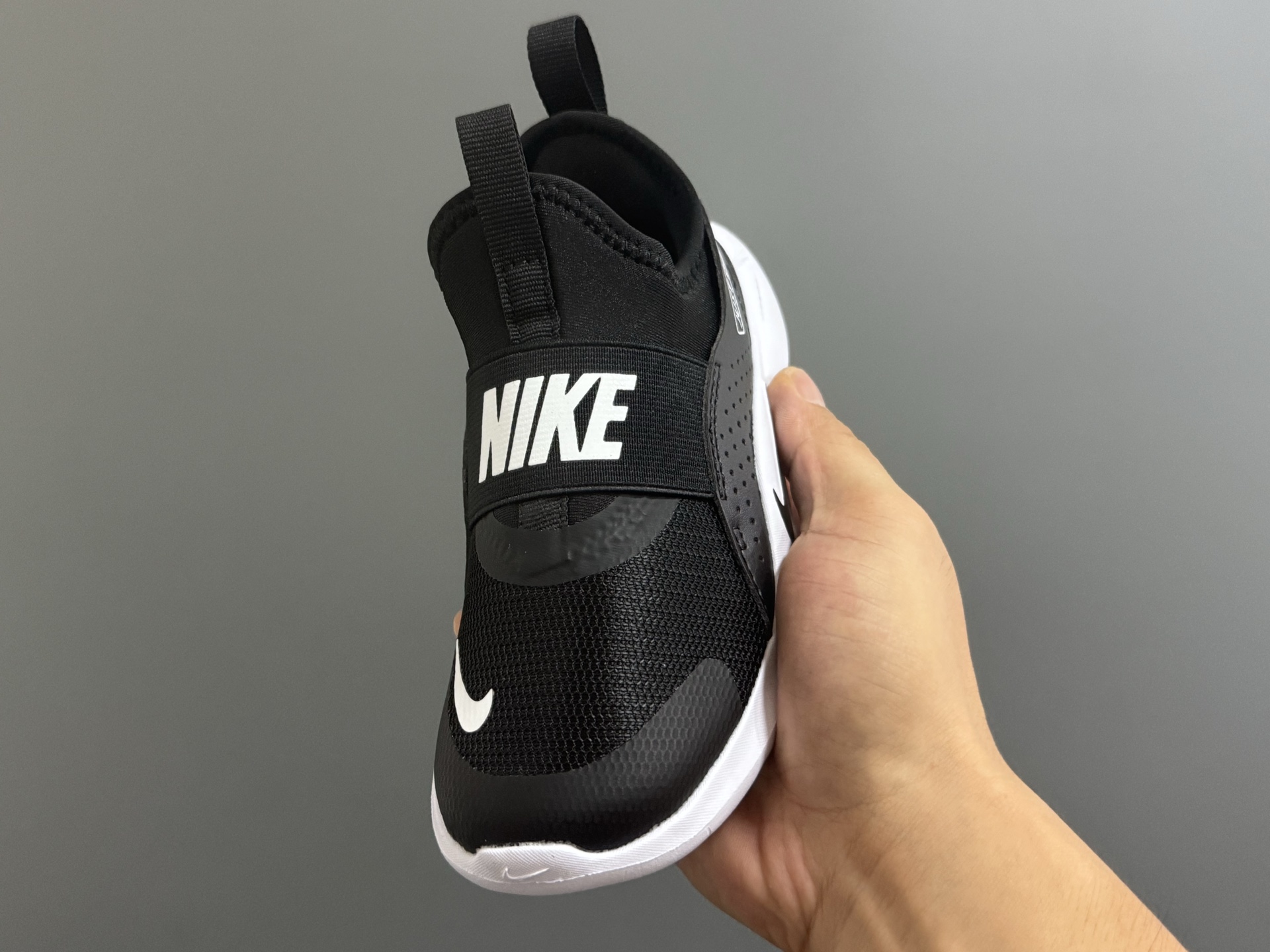 图片[3]-NK新款赤足4代儿童运动鞋 尺码：24-37码 经典赤足4代🆕 优质面料拼接，舒适又实用☁️ 一脚蹬款式设计，穿脱超方便✌🏻 原装耐磨防滑大底，脚感不言而喻✔️-选品中心