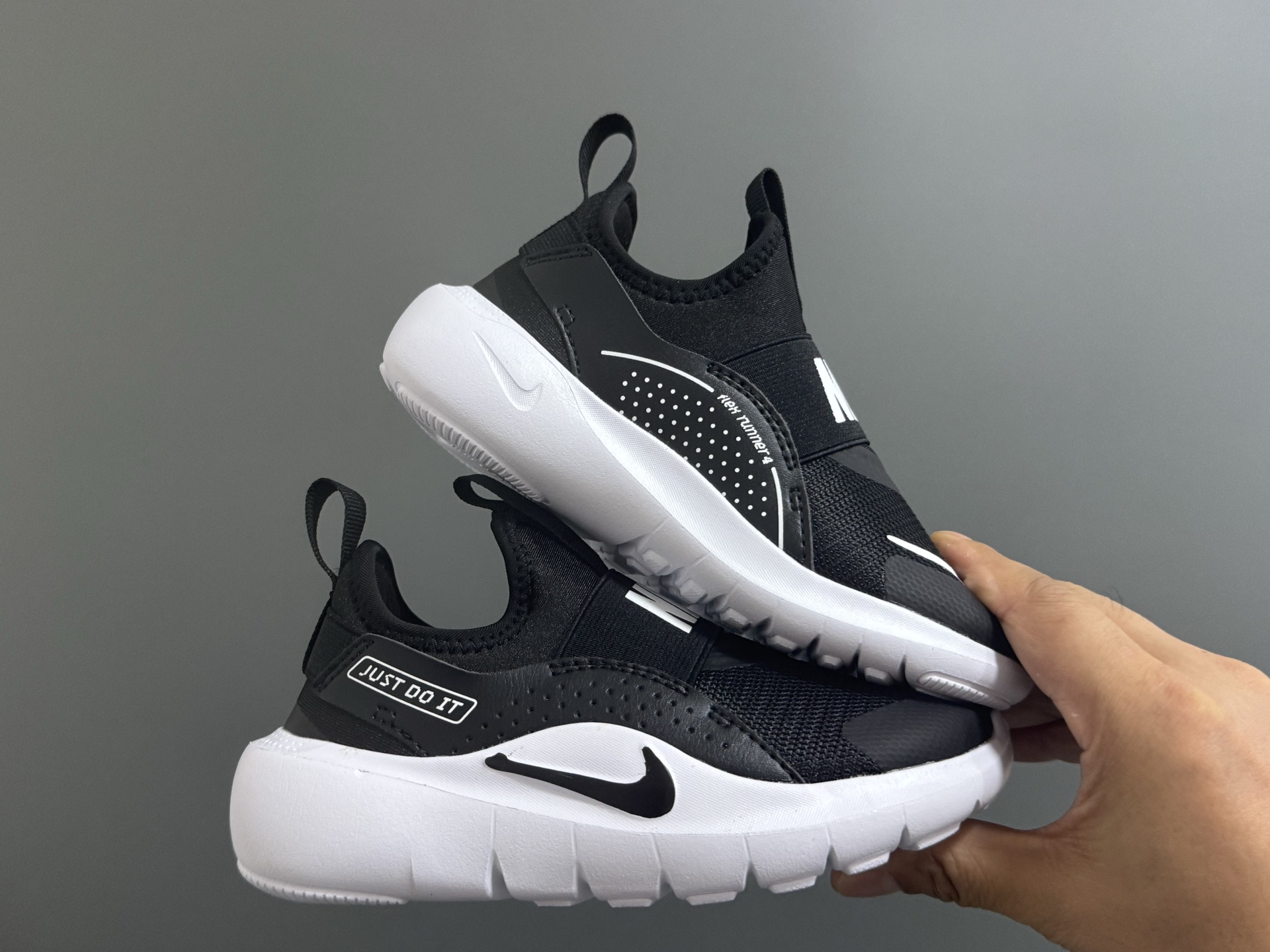 图片[9]-NK新款赤足4代儿童运动鞋 尺码：24-37码 经典赤足4代🆕 优质面料拼接，舒适又实用☁️ 一脚蹬款式设计，穿脱超方便✌🏻 原装耐磨防滑大底，脚感不言而喻✔️-选品中心