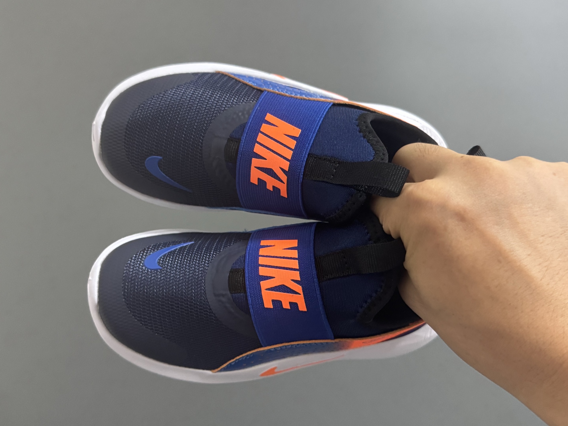 NK新款赤足4代儿童运动鞋 尺码：24-37码 经典赤足4代🆕 优质面料拼接，舒适又实用☁️ 一脚蹬款式设计，穿脱超方便✌🏻 原装耐磨防滑大底，脚感不言而喻✔️-选品中心