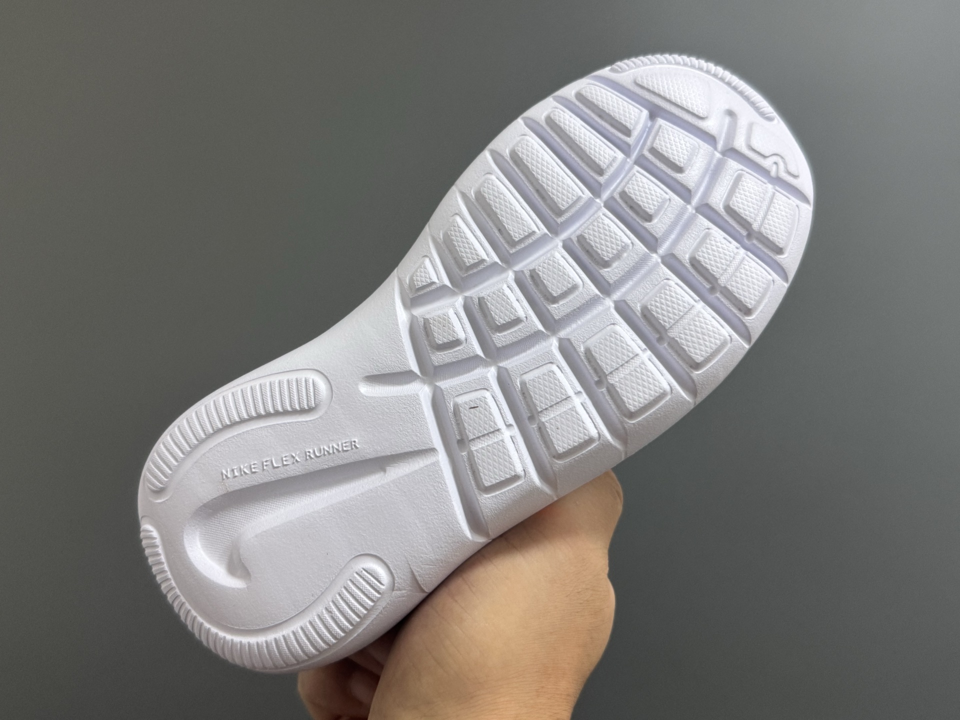 图片[7]-NK新款赤足4代儿童运动鞋 尺码：24-37码 经典赤足4代🆕 优质面料拼接，舒适又实用☁️ 一脚蹬款式设计，穿脱超方便✌🏻 原装耐磨防滑大底，脚感不言而喻✔️-选品中心