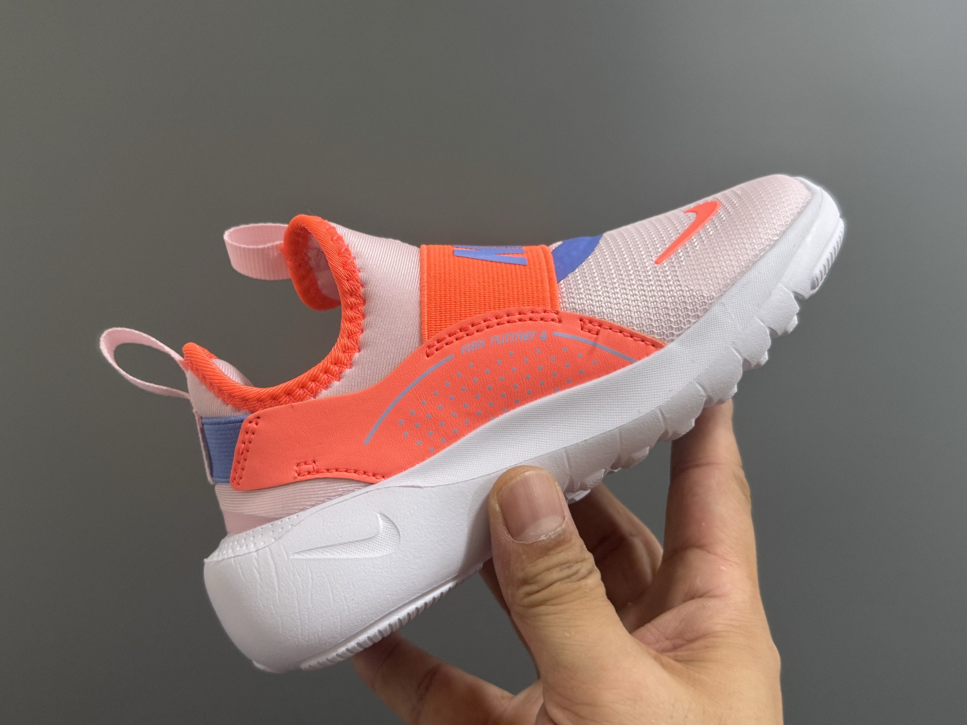 图片[6]-NK新款赤足4代儿童运动鞋 尺码：24-37码 经典赤足4代🆕 优质面料拼接，舒适又实用☁️ 一脚蹬款式设计，穿脱超方便✌🏻 原装耐磨防滑大底，脚感不言而喻✔️-选品中心