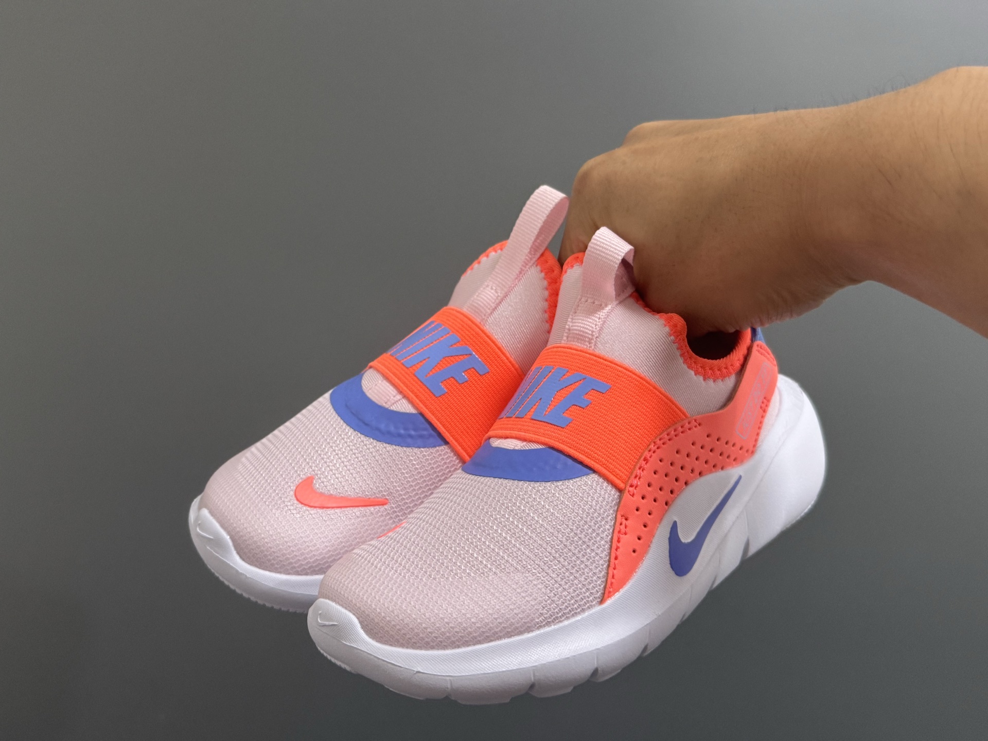 图片[2]-NK新款赤足4代儿童运动鞋 尺码：24-37码 经典赤足4代🆕 优质面料拼接，舒适又实用☁️ 一脚蹬款式设计，穿脱超方便✌🏻 原装耐磨防滑大底，脚感不言而喻✔️-选品中心