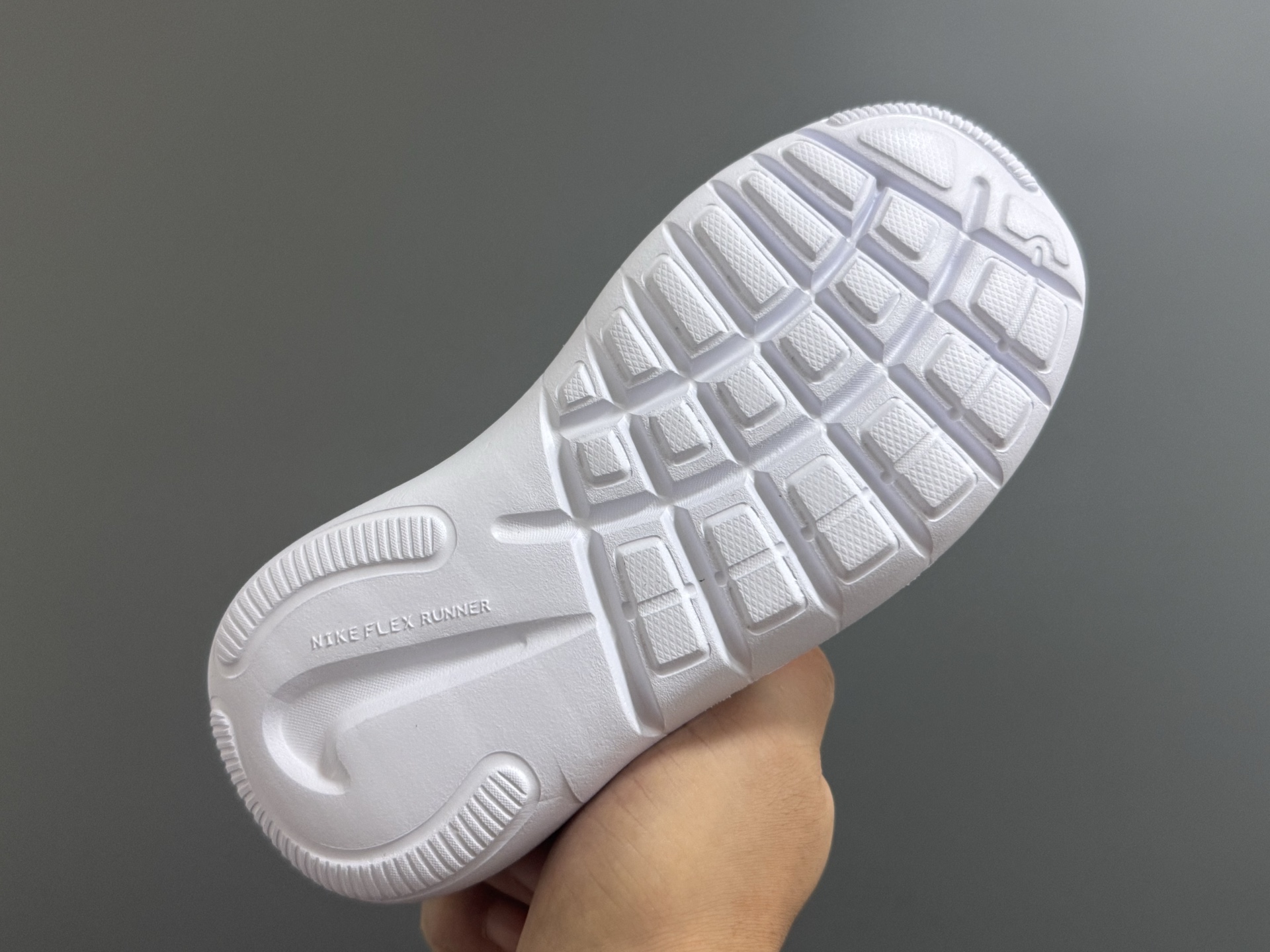 图片[5]-NK新款赤足4代儿童运动鞋 尺码：24-37码 经典赤足4代🆕 优质面料拼接，舒适又实用☁️ 一脚蹬款式设计，穿脱超方便✌🏻 原装耐磨防滑大底，脚感不言而喻✔️-选品中心