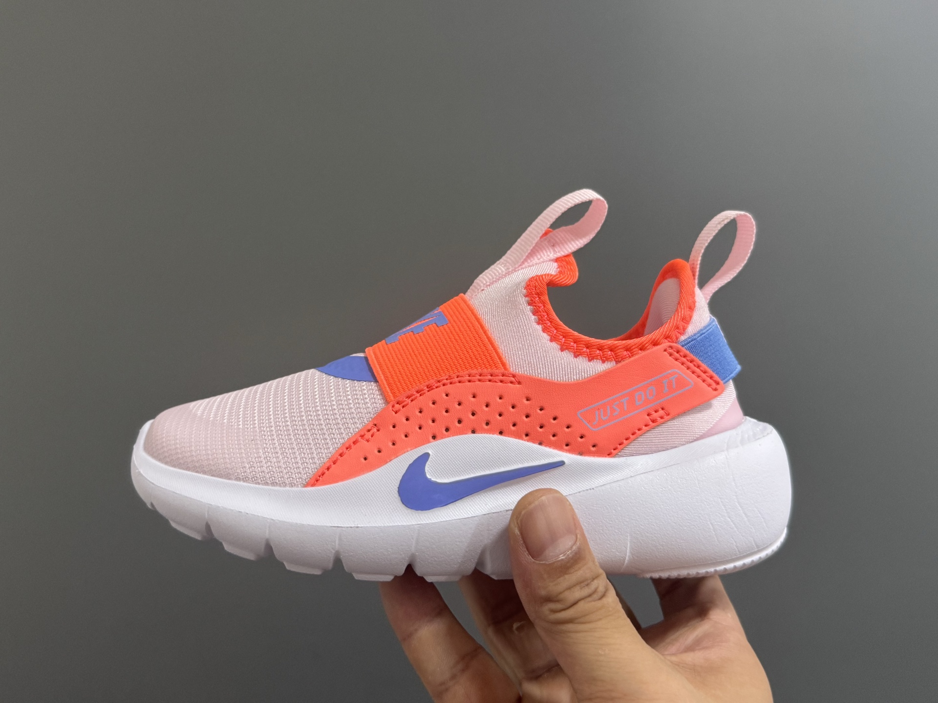 图片[4]-NK新款赤足4代儿童运动鞋 尺码：24-37码 经典赤足4代🆕 优质面料拼接，舒适又实用☁️ 一脚蹬款式设计，穿脱超方便✌🏻 原装耐磨防滑大底，脚感不言而喻✔️-选品中心