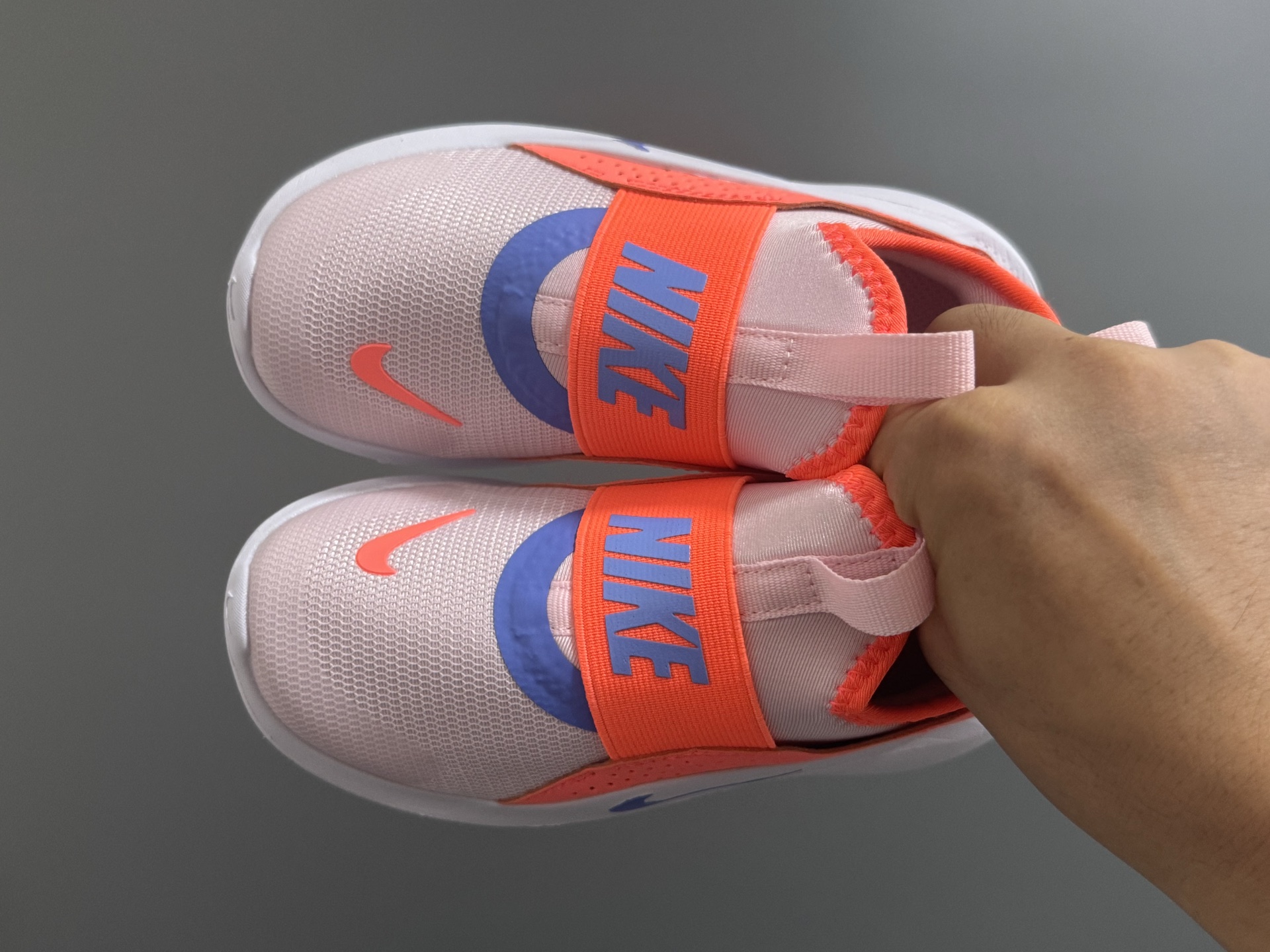 NK新款赤足4代儿童运动鞋 尺码：24-37码 经典赤足4代🆕 优质面料拼接，舒适又实用☁️ 一脚蹬款式设计，穿脱超方便✌🏻 原装耐磨防滑大底，脚感不言而喻✔️-选品中心