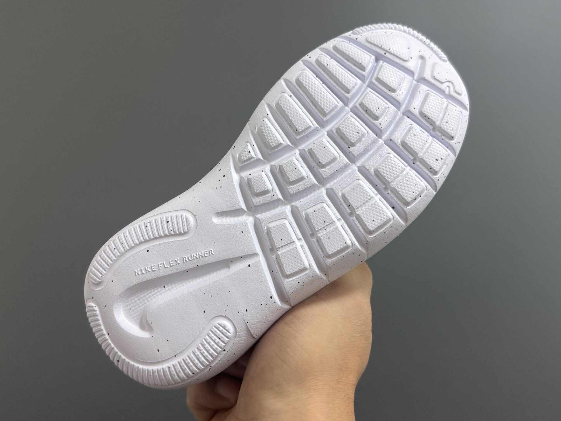 图片[5]-NK新款赤足4代儿童运动鞋 尺码：24-37码 经典赤足4代🆕 优质面料拼接，舒适又实用☁️ 一脚蹬款式设计，穿脱超方便✌🏻 原装耐磨防滑大底，脚感不言而喻✔️-选品中心