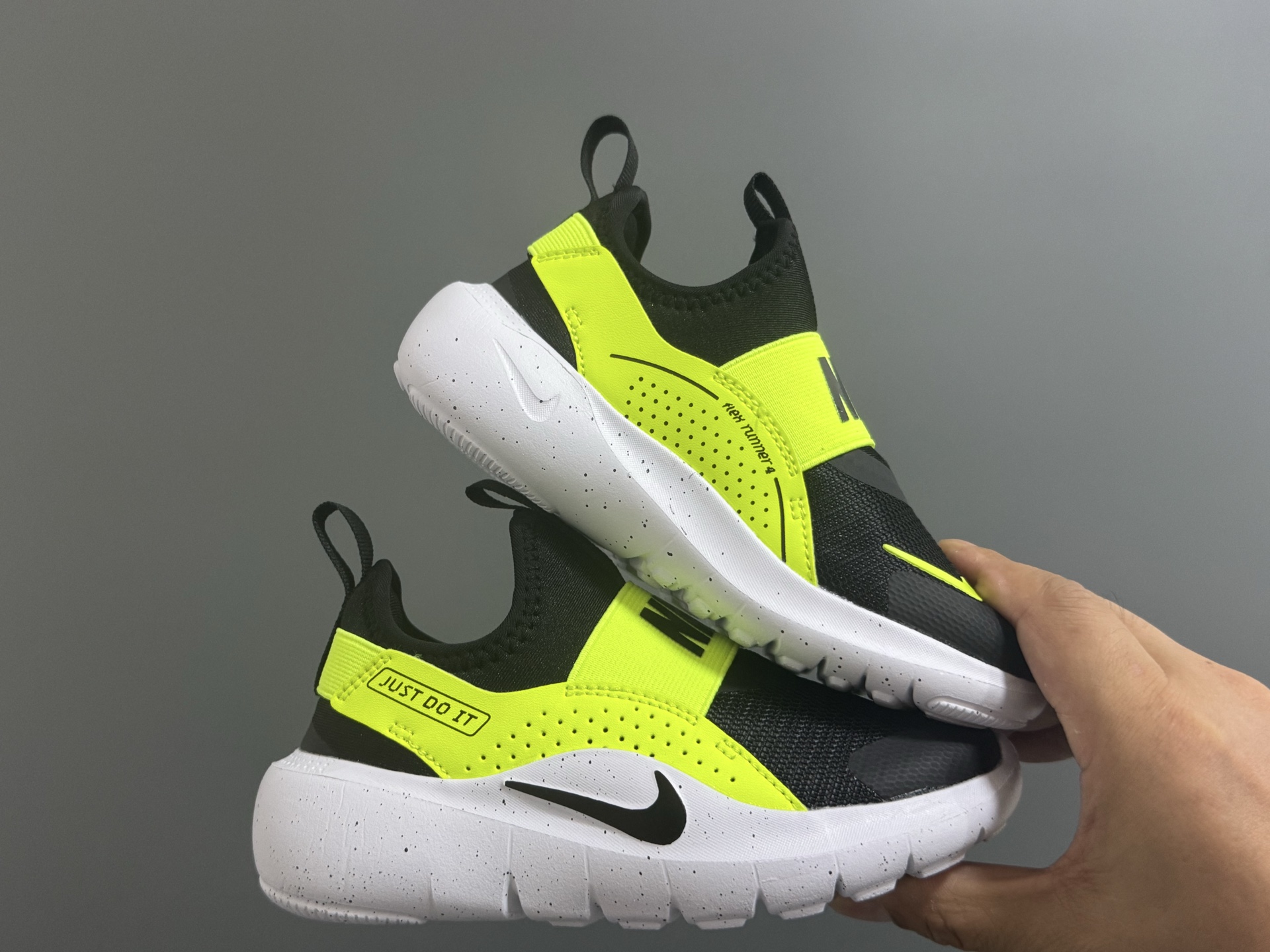 图片[9]-NK新款赤足4代儿童运动鞋 尺码：24-37码 经典赤足4代🆕 优质面料拼接，舒适又实用☁️ 一脚蹬款式设计，穿脱超方便✌🏻 原装耐磨防滑大底，脚感不言而喻✔️-选品中心