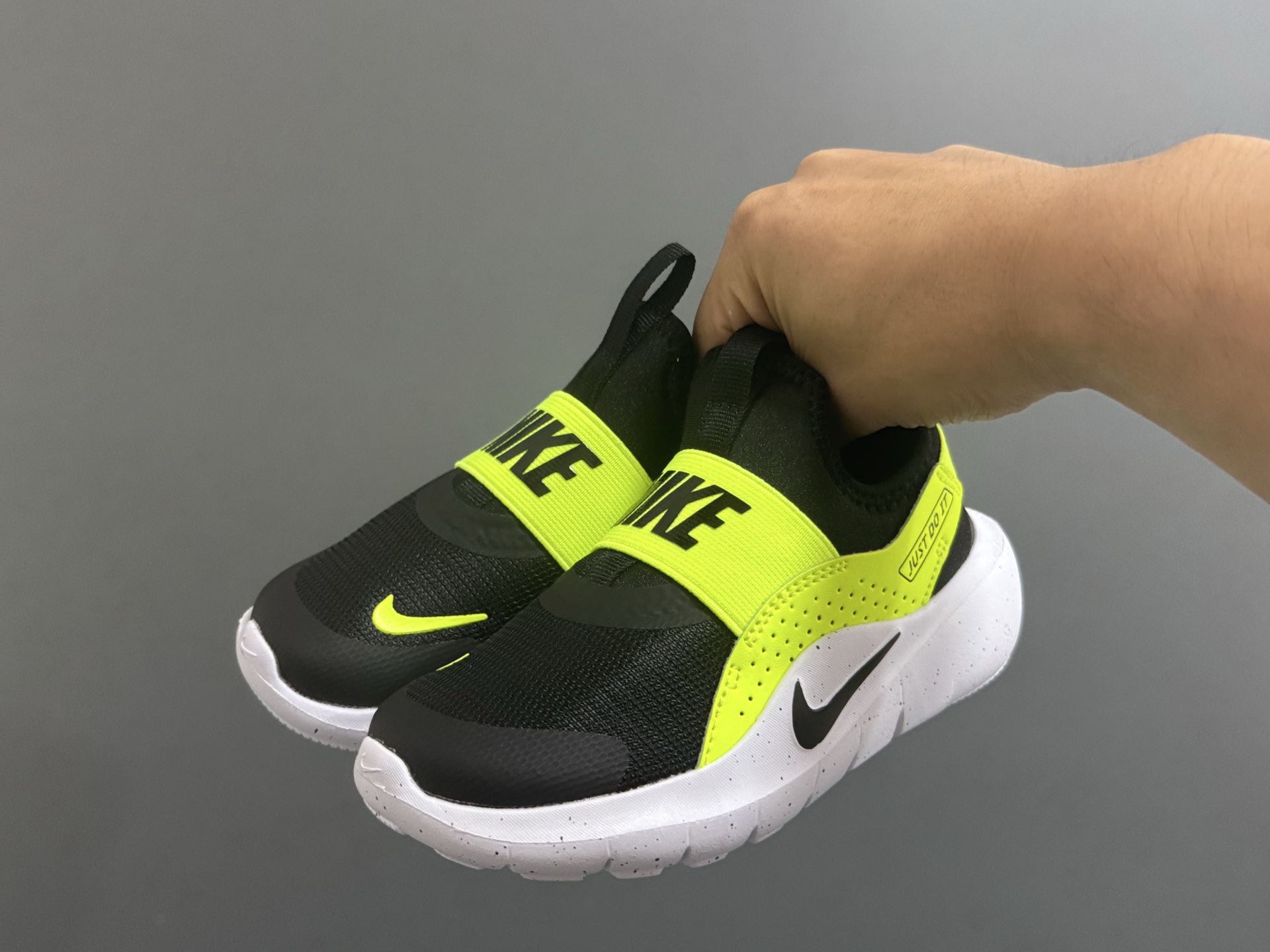 图片[2]-NK新款赤足4代儿童运动鞋 尺码：24-37码 经典赤足4代🆕 优质面料拼接，舒适又实用☁️ 一脚蹬款式设计，穿脱超方便✌🏻 原装耐磨防滑大底，脚感不言而喻✔️-选品中心