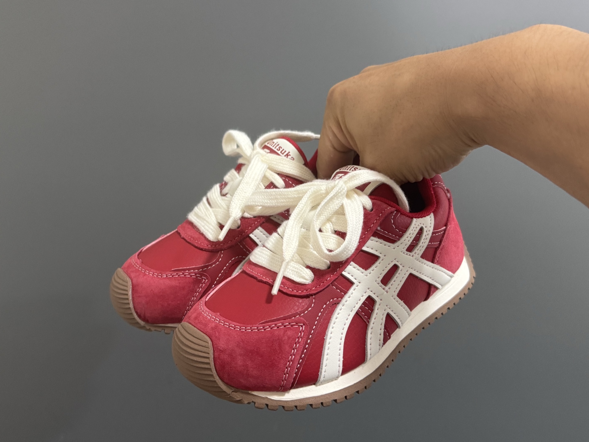 亚瑟士YSS新款复古儿童魔术贴休闲鞋26-37码 经典复古款式🆕 魔术贴设计，穿脱方便✌🏻 耐磨防滑大底，脚感超赞👍🏻-选品中心