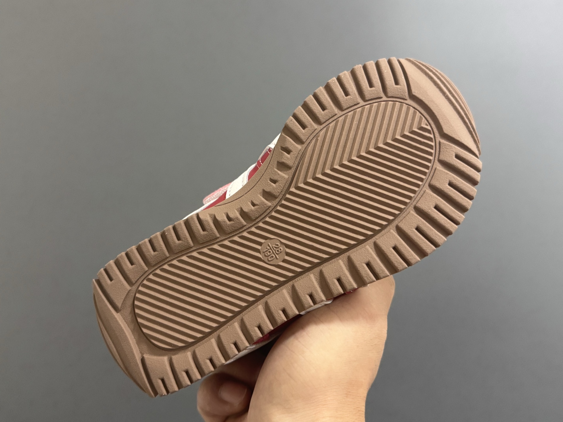 图片[5]-亚瑟士YSS新款复古儿童魔术贴休闲鞋 尺码：26-37码 经典复古款式🆕 魔术贴设计，穿脱方便✌🏻 耐磨防滑大底，脚感超赞👍🏻-选品中心