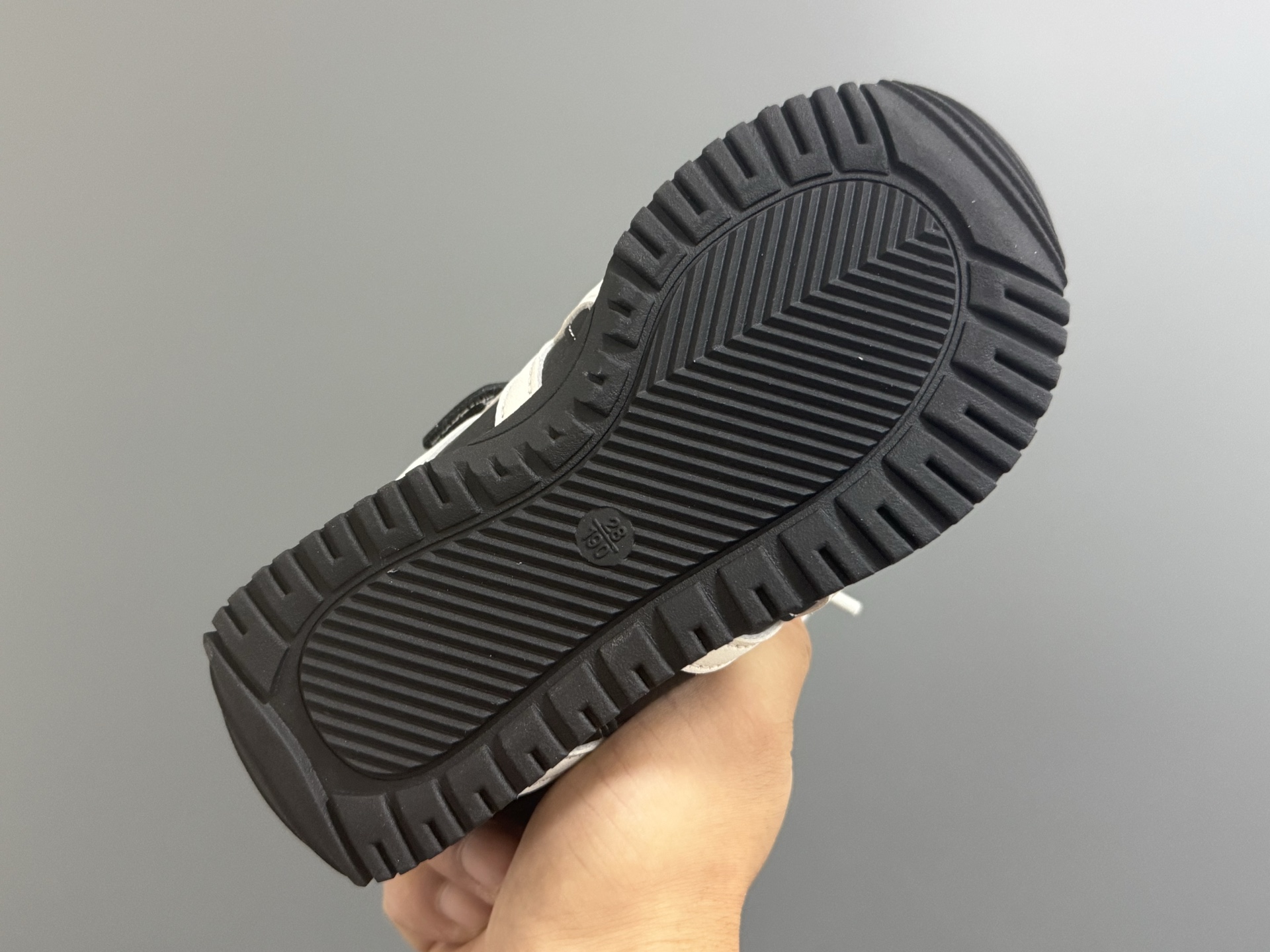 图片[5]-亚瑟士YSS新款复古儿童魔术贴休闲鞋26-37码 经典复古款式🆕 魔术贴设计，穿脱方便✌🏻 耐磨防滑大底，脚感超赞👍🏻-选品中心