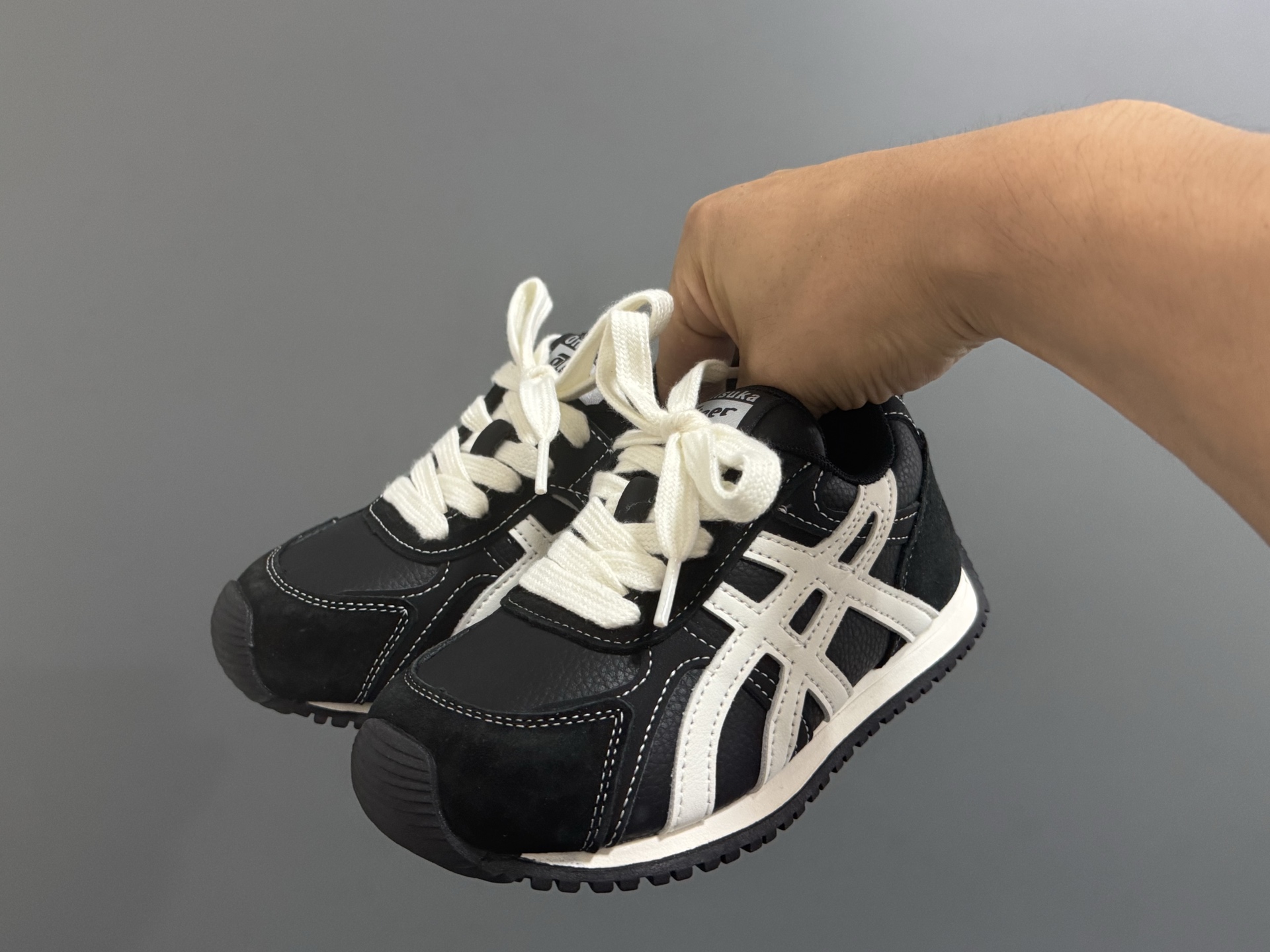 图片[2]-亚瑟士YSS新款复古儿童魔术贴休闲鞋26-37码 经典复古款式🆕 魔术贴设计，穿脱方便✌🏻 耐磨防滑大底，脚感超赞👍🏻-选品中心