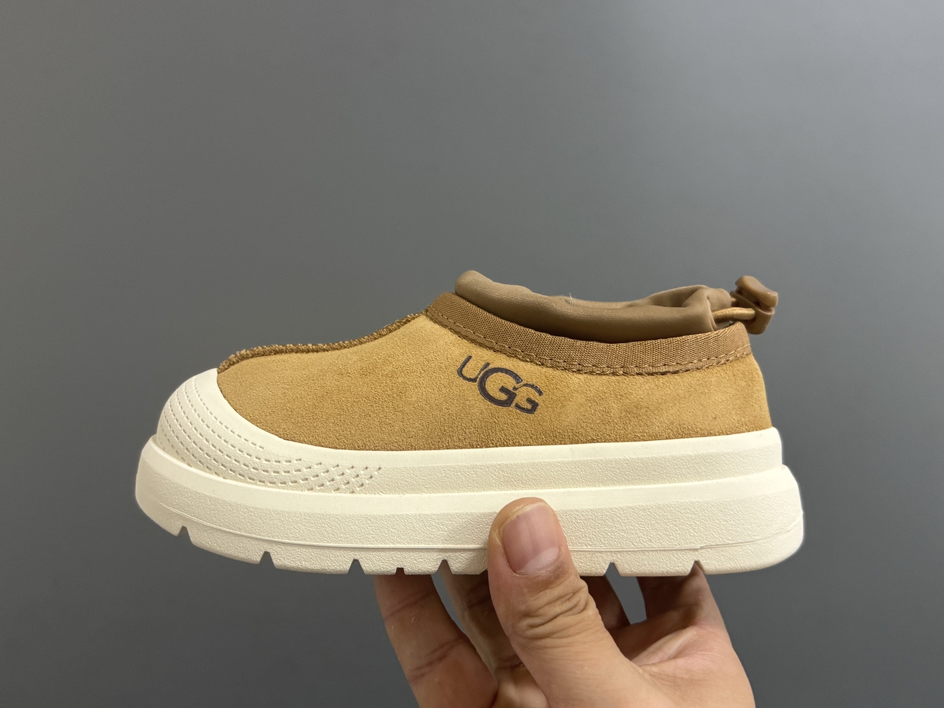 图片[4]-UGG明星同款厚底儿童雪地靴 尺码：25-35码 经典UGG明星同款🔥 优质包头款式设计✌🏻 内里加绒，保暖又舒适❄️ 耐磨防滑大底，脚感超赞👍🏻-选品中心