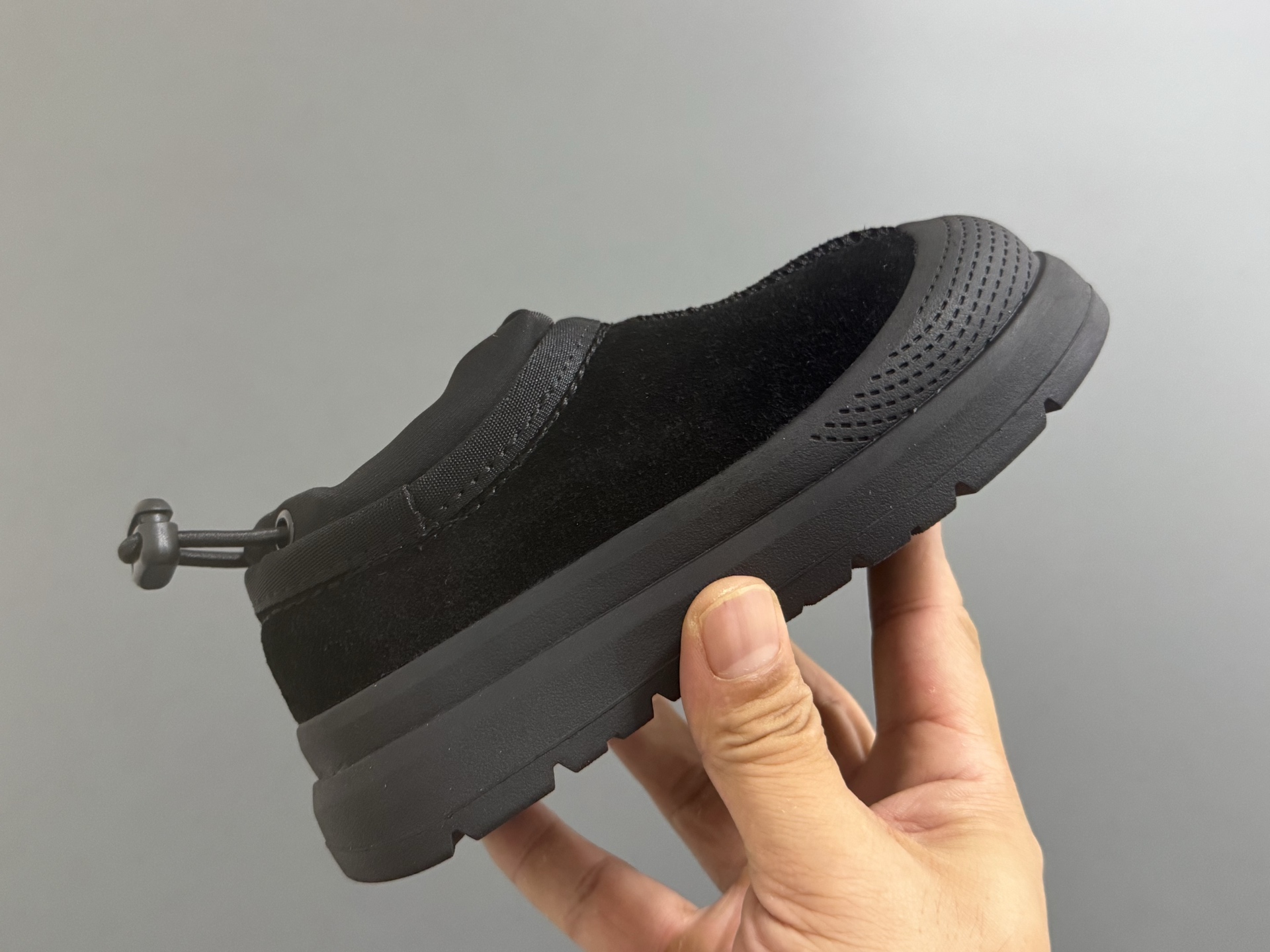 图片[8]-UGG低帮厚底儿童雪地靴25-35码 经典UGG明星同款🔥 优质包头款式设计✌🏻 内里加绒，保暖又舒适❄️ 耐磨防滑大底，脚感超赞👍🏻-选品中心