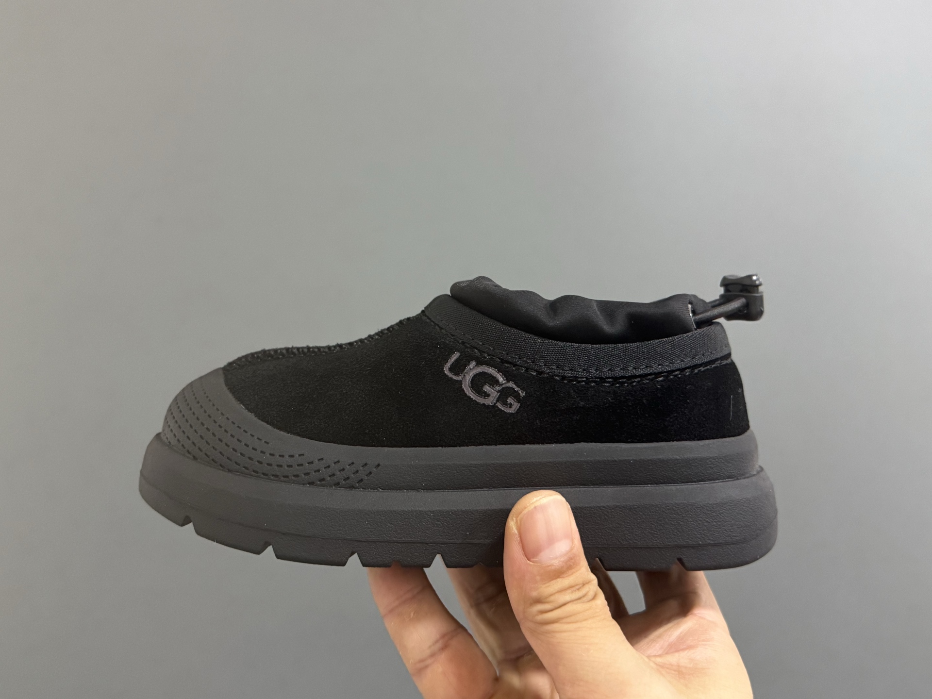 图片[4]-UGG低帮厚底儿童雪地靴25-35码 经典UGG明星同款🔥 优质包头款式设计✌🏻 内里加绒，保暖又舒适❄️ 耐磨防滑大底，脚感超赞👍🏻-选品中心