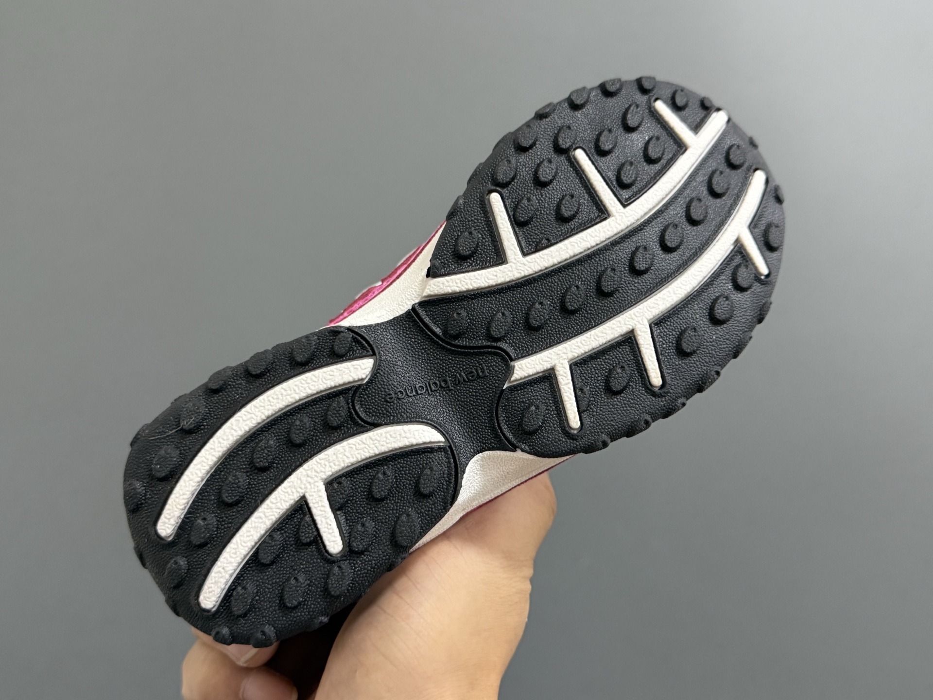 图片[5]-牛B新款204鞋带扣儿童老爹鞋 尺码：26-37码 高端1：1定制 经典NB204款式设计🆕 优质面料拼接，细节做工超精致 附赠一对鞋带扣，穿脱更便捷👍🏻 原装耐磨防滑大底，脚感不言而喻✌🏻-选品中心