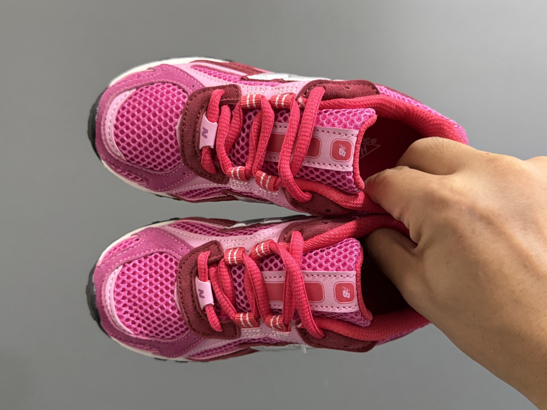 牛B新款204鞋带扣儿童老爹鞋 尺码：26-37码 高端1：1定制 经典NB204款式设计🆕 优质面料拼接，细节做工超精致 附赠一对鞋带扣，穿脱更便捷👍🏻 原装耐磨防滑大底，脚感不言而喻✌🏻-选品中心