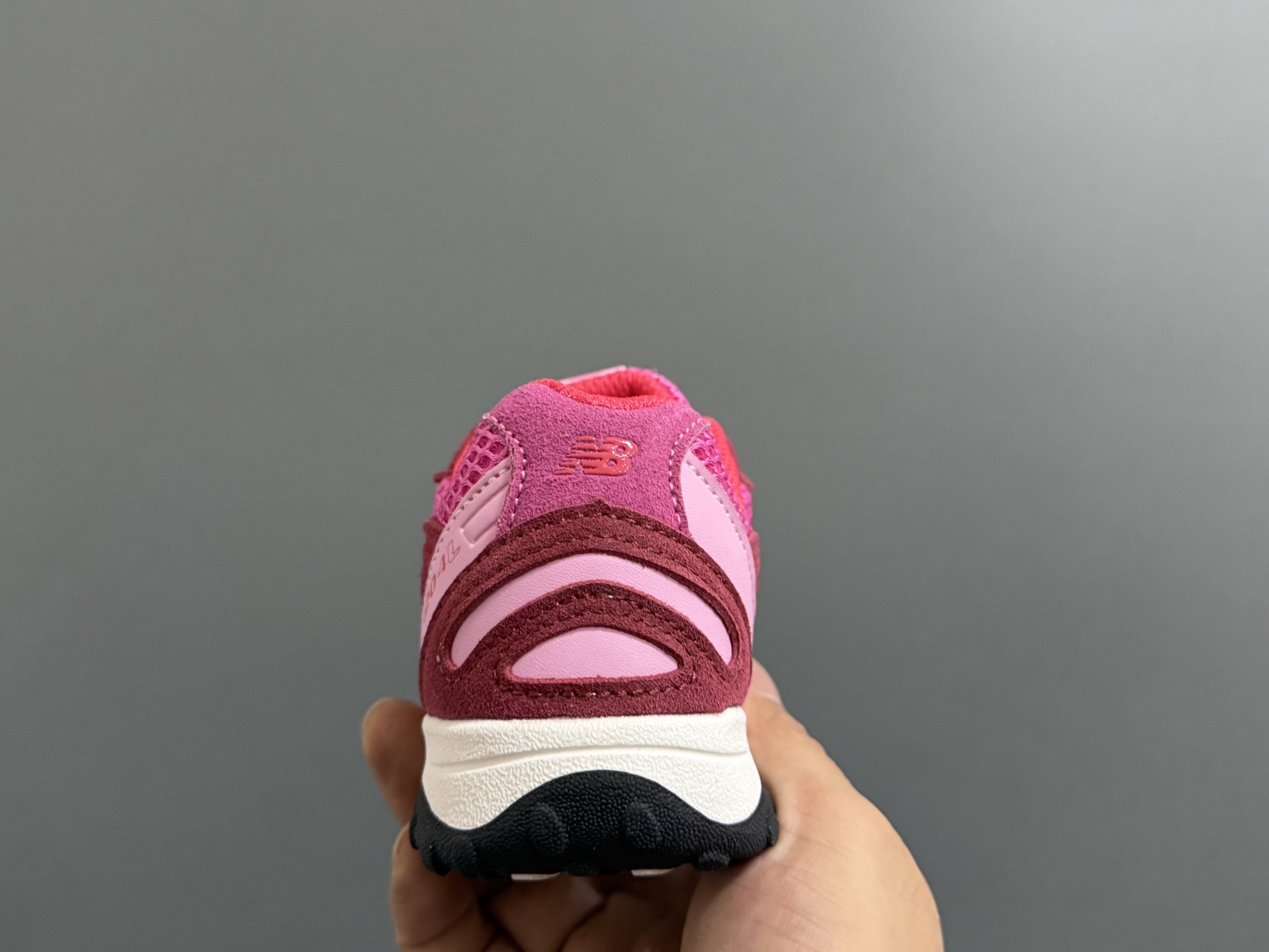 图片[7]-牛B新款204鞋带扣儿童老爹鞋 尺码：26-37码 高端1：1定制 经典NB204款式设计🆕 优质面料拼接，细节做工超精致 附赠一对鞋带扣，穿脱更便捷👍🏻 原装耐磨防滑大底，脚感不言而喻✌🏻-选品中心