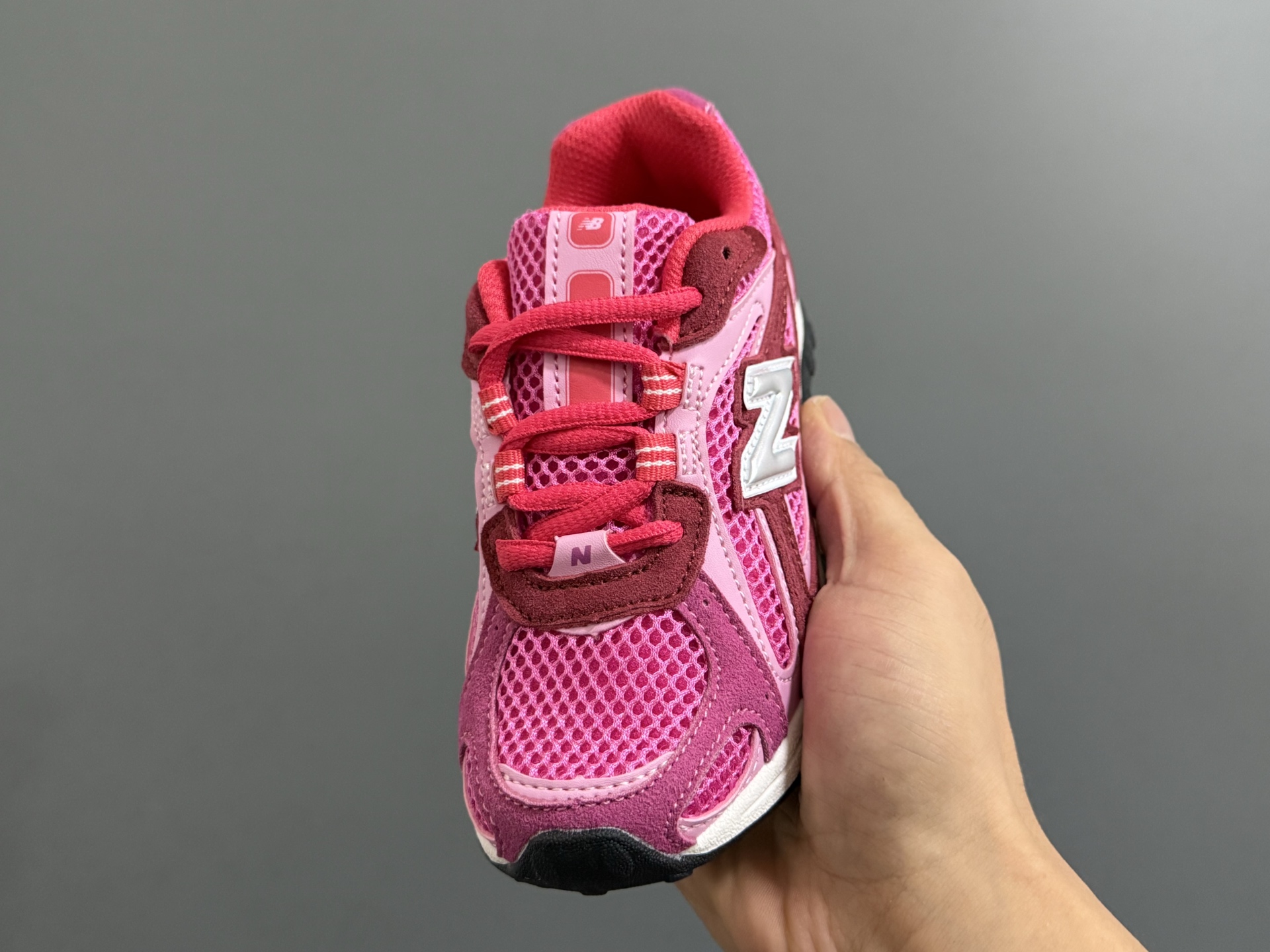 图片[3]-牛B新款204鞋带扣儿童老爹鞋 尺码：26-37码 高端1：1定制 经典NB204款式设计🆕 优质面料拼接，细节做工超精致 附赠一对鞋带扣，穿脱更便捷👍🏻 原装耐磨防滑大底，脚感不言而喻✌🏻-选品中心