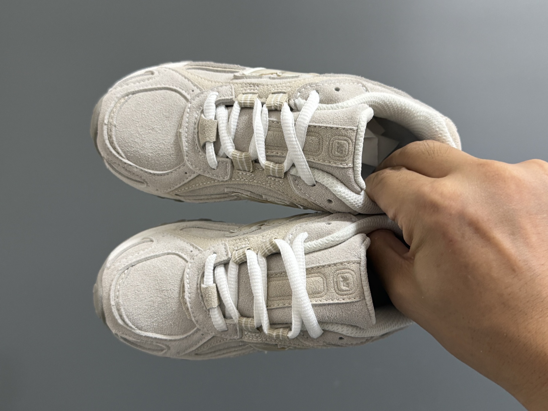 牛B新款204鞋带扣儿童老爹鞋 尺码：26-37码 高端1：1定制 经典NB204款式设计🆕 优质面料拼接，细节做工超精致 附赠一对鞋带扣，穿脱更便捷👍🏻 原装耐磨防滑大底，脚感不言而喻✌🏻-选品中心