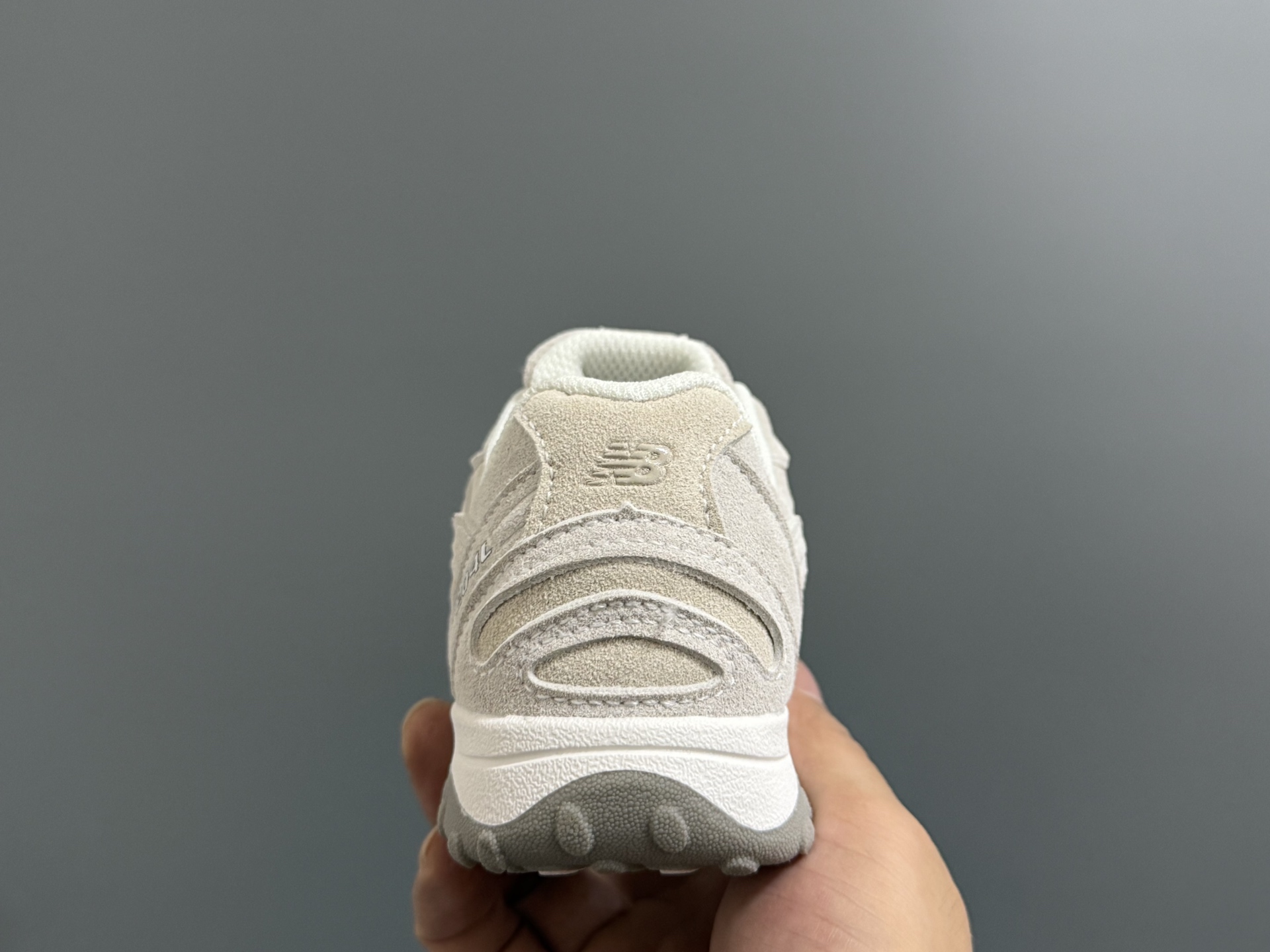 图片[7]-牛B新款204鞋带扣儿童老爹鞋 尺码：26-37码 高端1：1定制 经典NB204款式设计🆕 优质面料拼接，细节做工超精致 附赠一对鞋带扣，穿脱更便捷👍🏻 原装耐磨防滑大底，脚感不言而喻✌🏻-选品中心