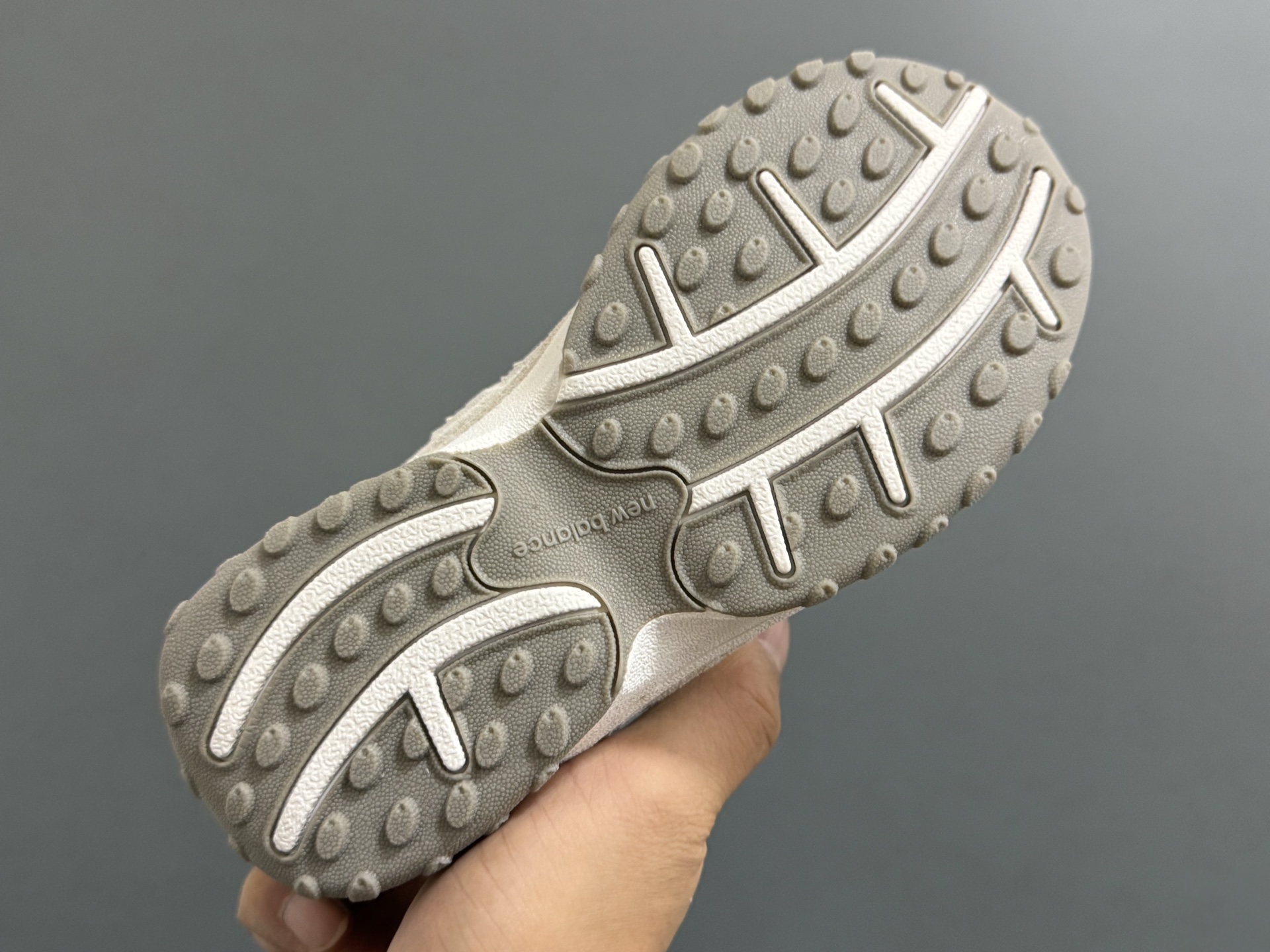 图片[5]-牛B新款204鞋带扣儿童老爹鞋 尺码：26-37码 高端1：1定制 经典NB204款式设计🆕 优质面料拼接，细节做工超精致 附赠一对鞋带扣，穿脱更便捷👍🏻 原装耐磨防滑大底，脚感不言而喻✌🏻-选品中心