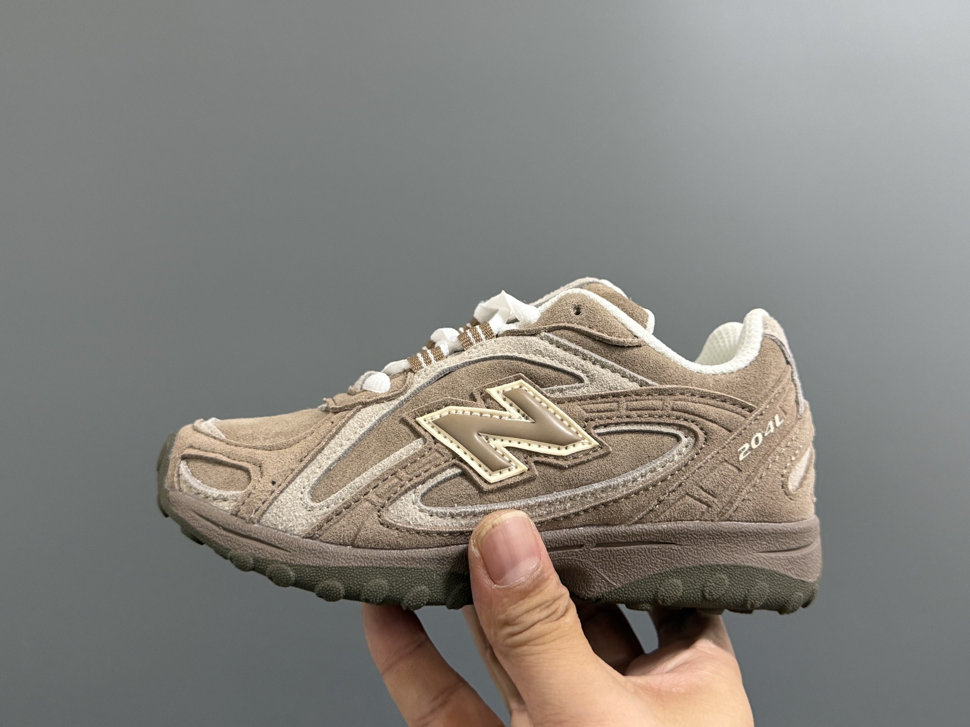 图片[4]-牛B新款204鞋带扣儿童老爹鞋 尺码：26-37码 高端1：1定制 经典NB204款式设计🆕 优质面料拼接，细节做工超精致 附赠一对鞋带扣，穿脱更便捷👍🏻 原装耐磨防滑大底，脚感不言而喻✌🏻-选品中心