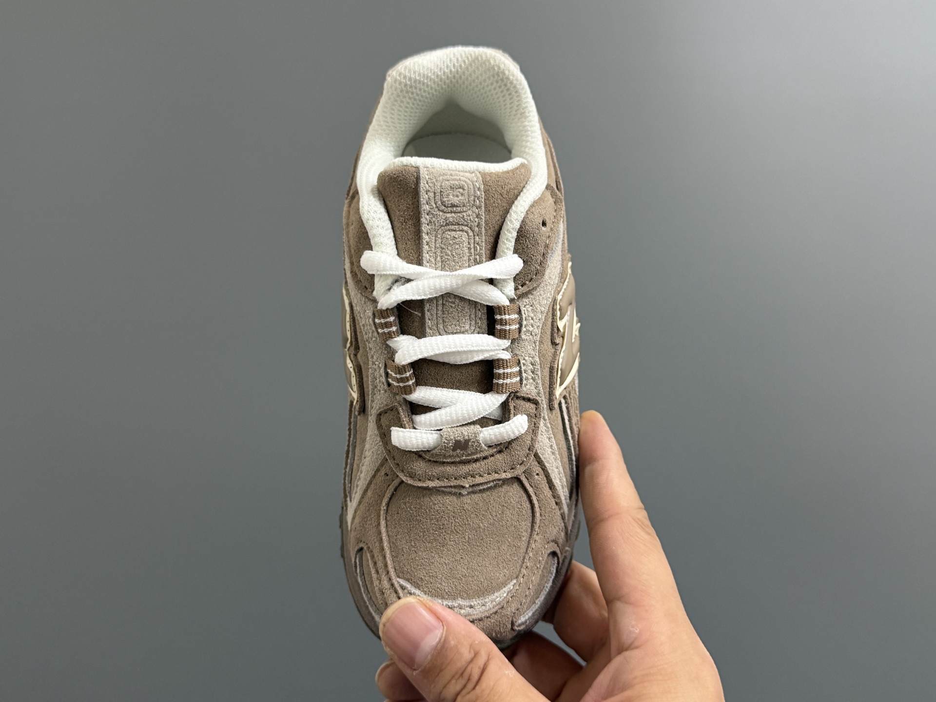 图片[8]-牛B新款204鞋带扣儿童老爹鞋 尺码：26-37码 高端1：1定制 经典NB204款式设计🆕 优质面料拼接，细节做工超精致 附赠一对鞋带扣，穿脱更便捷👍🏻 原装耐磨防滑大底，脚感不言而喻✌🏻-选品中心