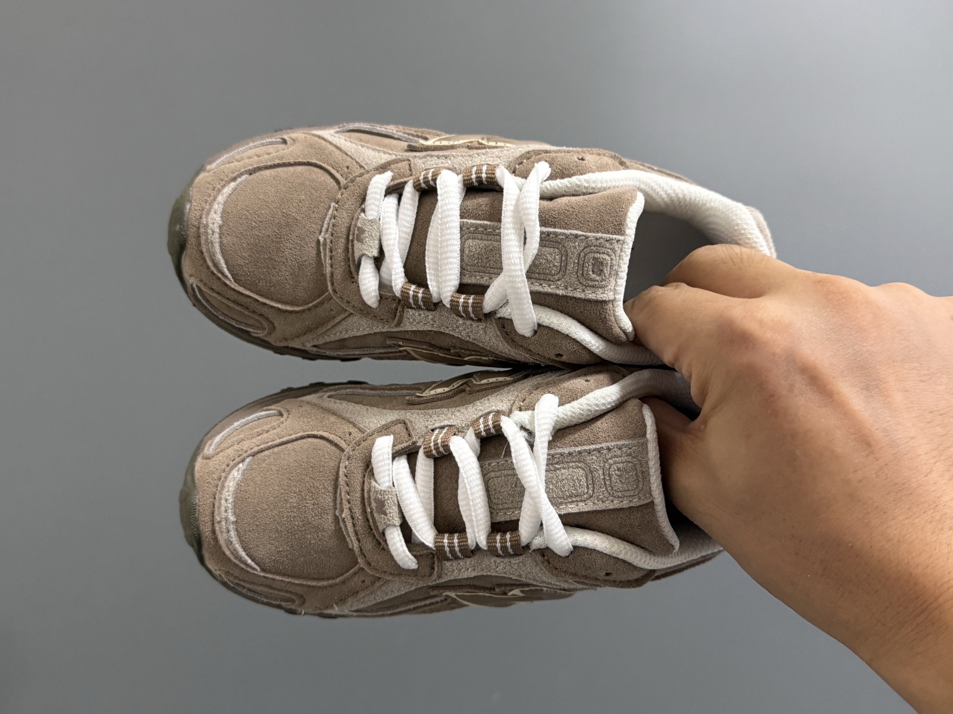 牛B新款204鞋带扣儿童老爹鞋 尺码：26-37码 高端1：1定制 经典NB204款式设计🆕 优质面料拼接，细节做工超精致 附赠一对鞋带扣，穿脱更便捷👍🏻 原装耐磨防滑大底，脚感不言而喻✌🏻-选品中心